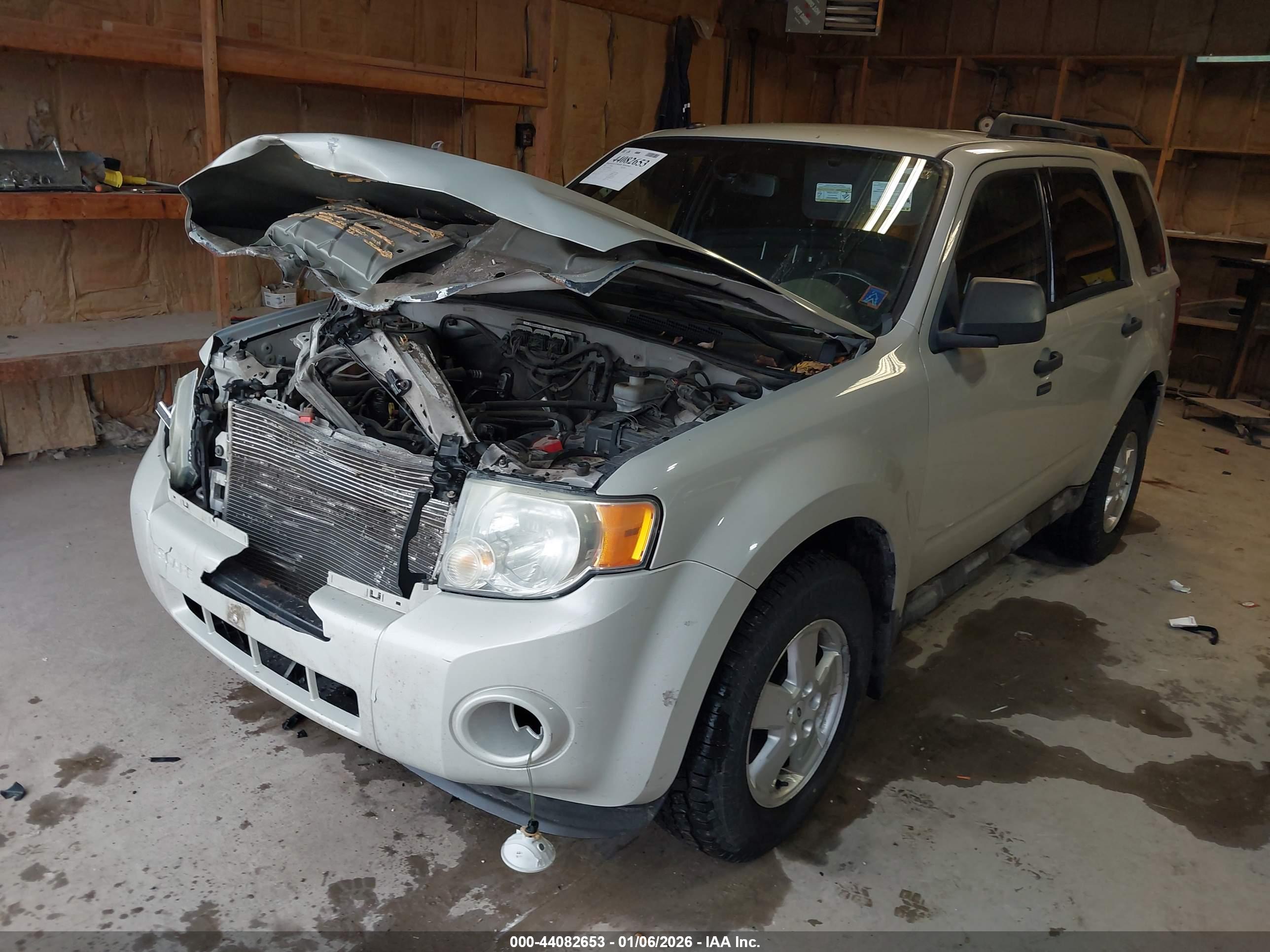 FORD ESCAPE image 2