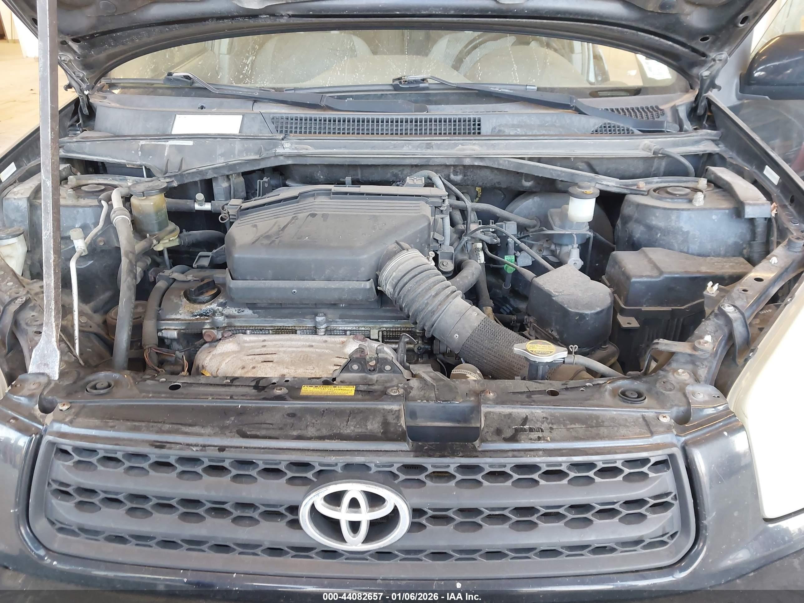 TOYOTA RAV4 image 10
