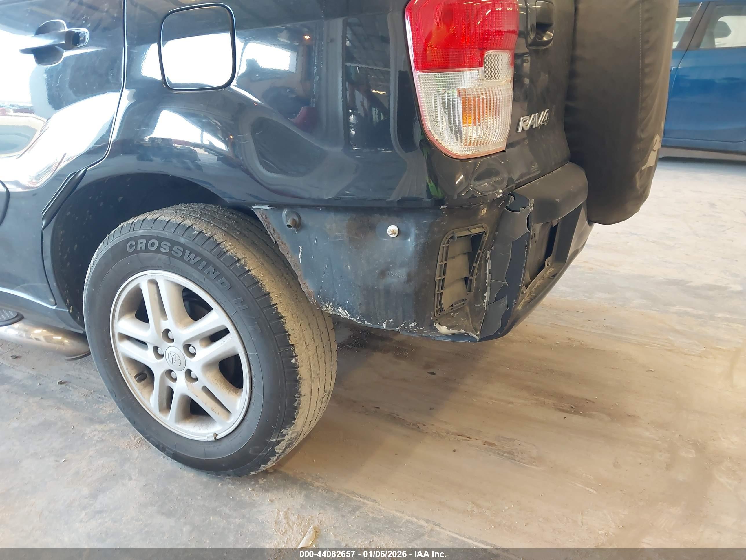 TOYOTA RAV4 image 6