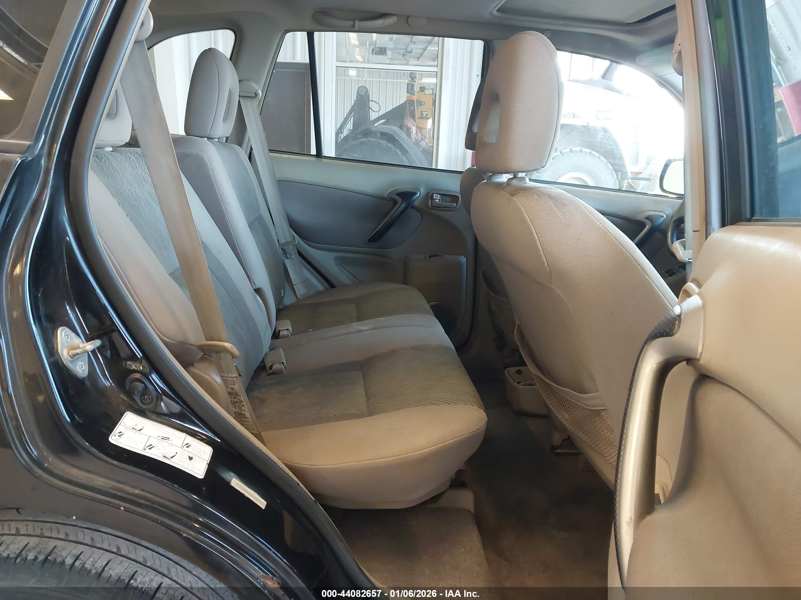 TOYOTA RAV4 image 8