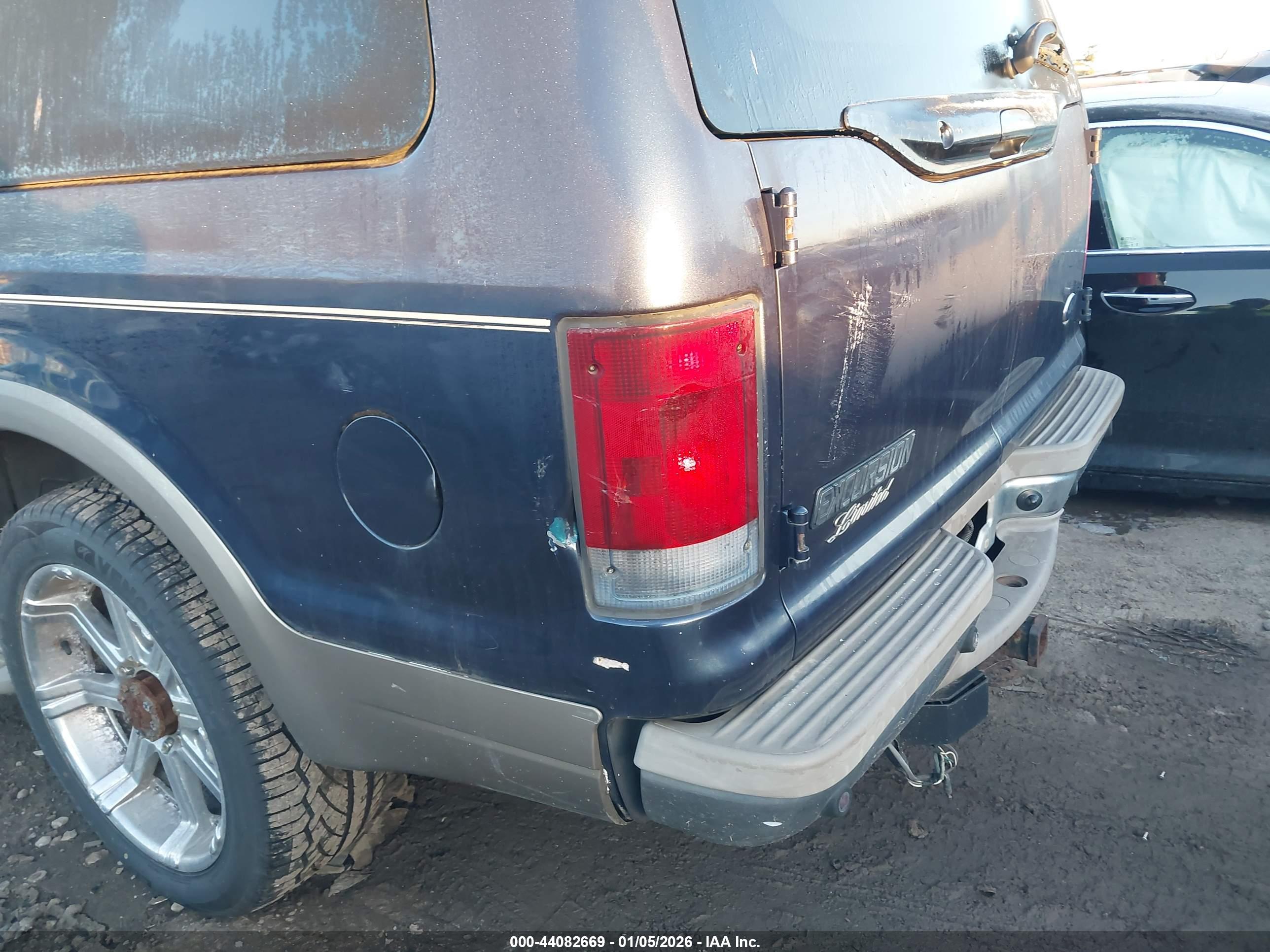 FORD EXCURSION image 6