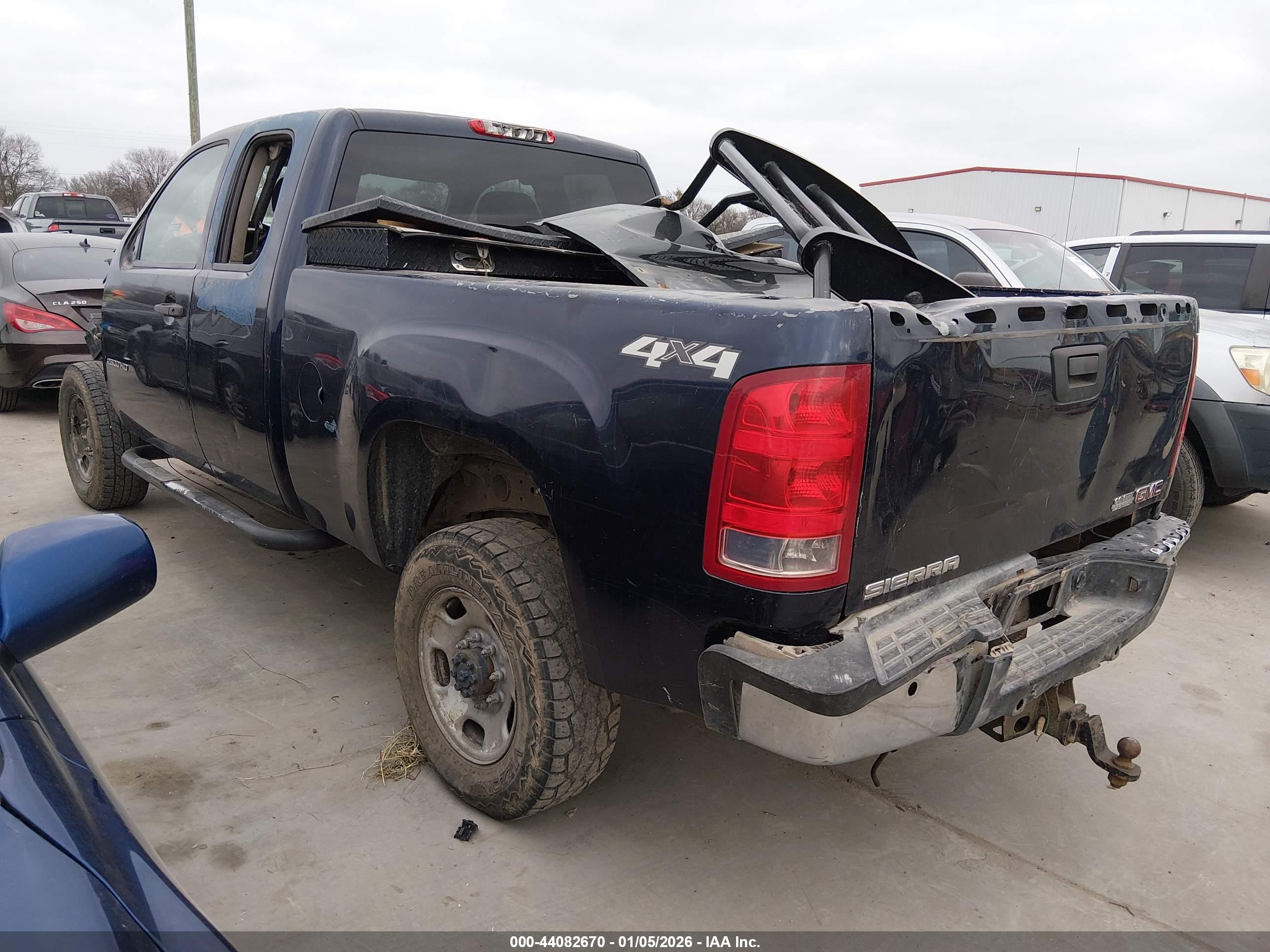 GMC SIERRA image 3