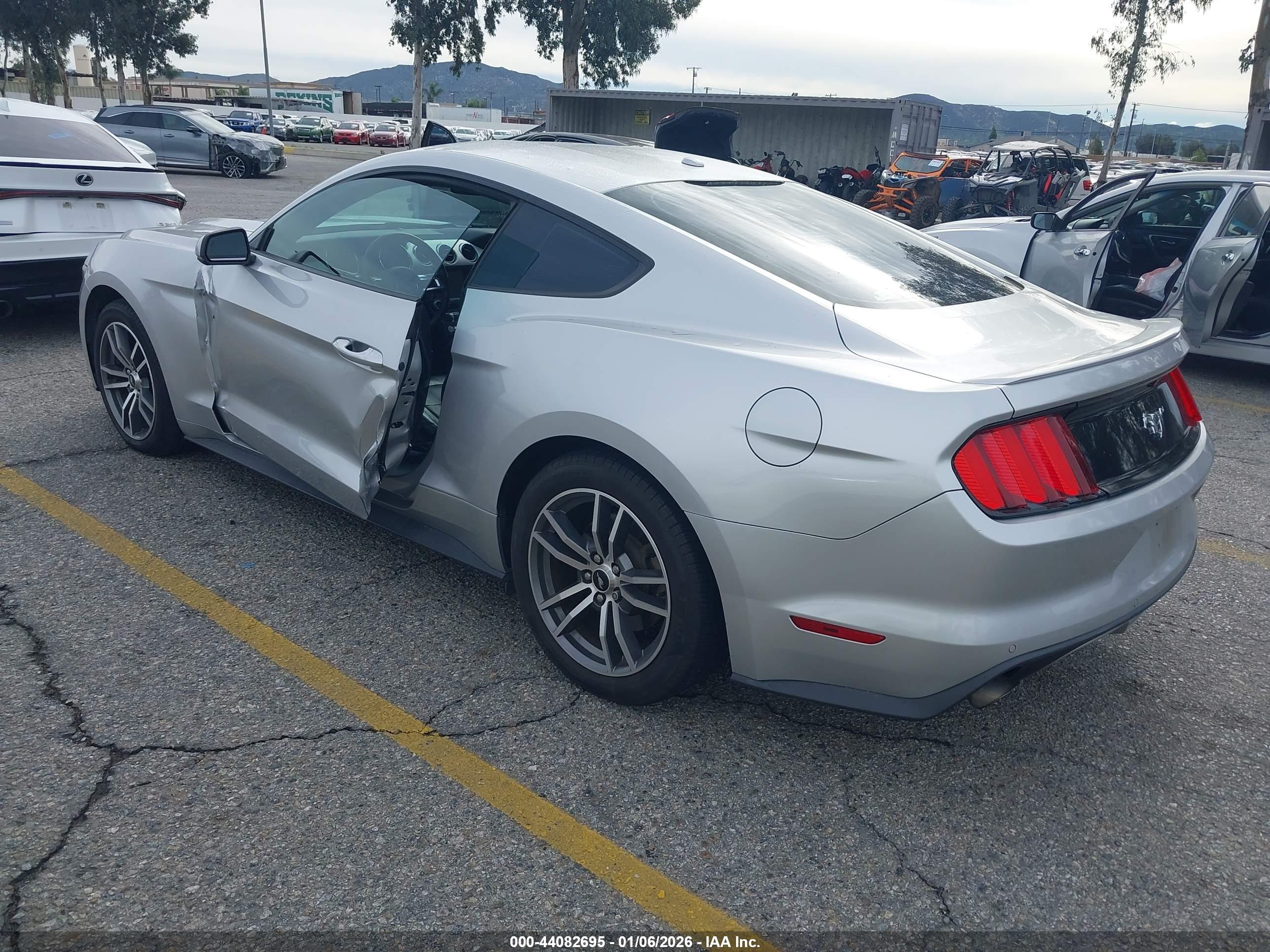 FORD MUSTANG image 3