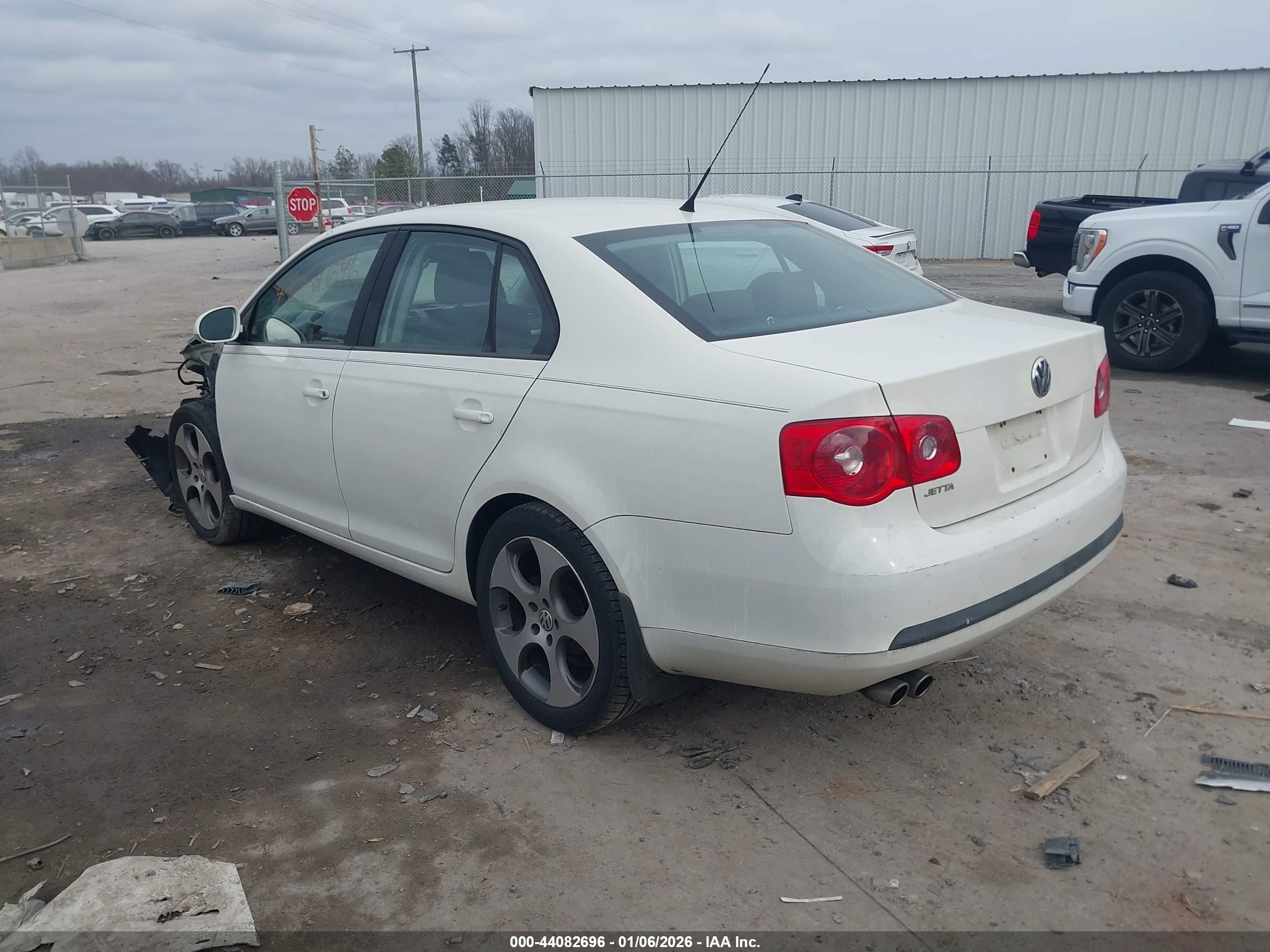 VOLKSWAGEN JETTA image 3