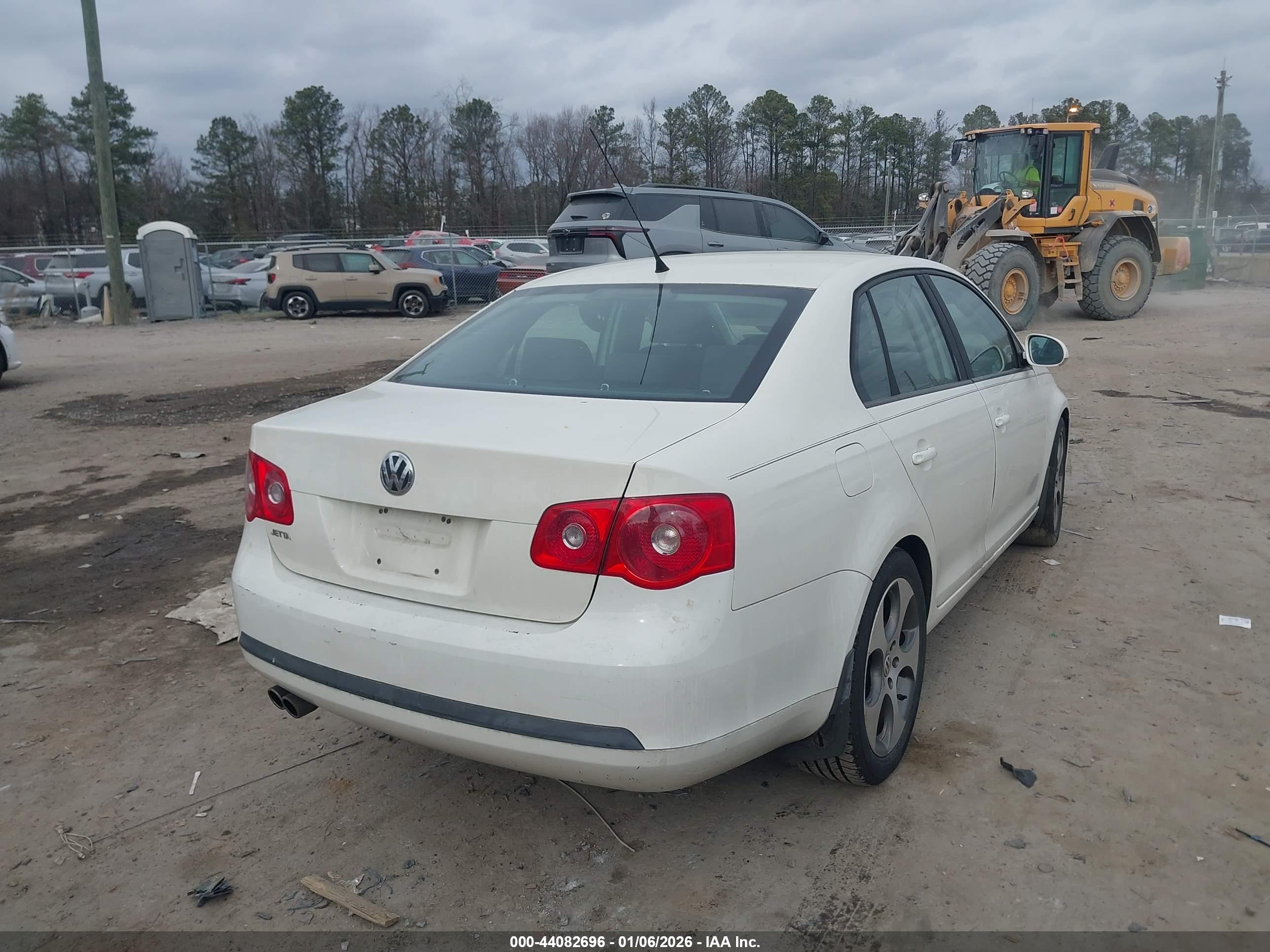 VOLKSWAGEN JETTA image 4