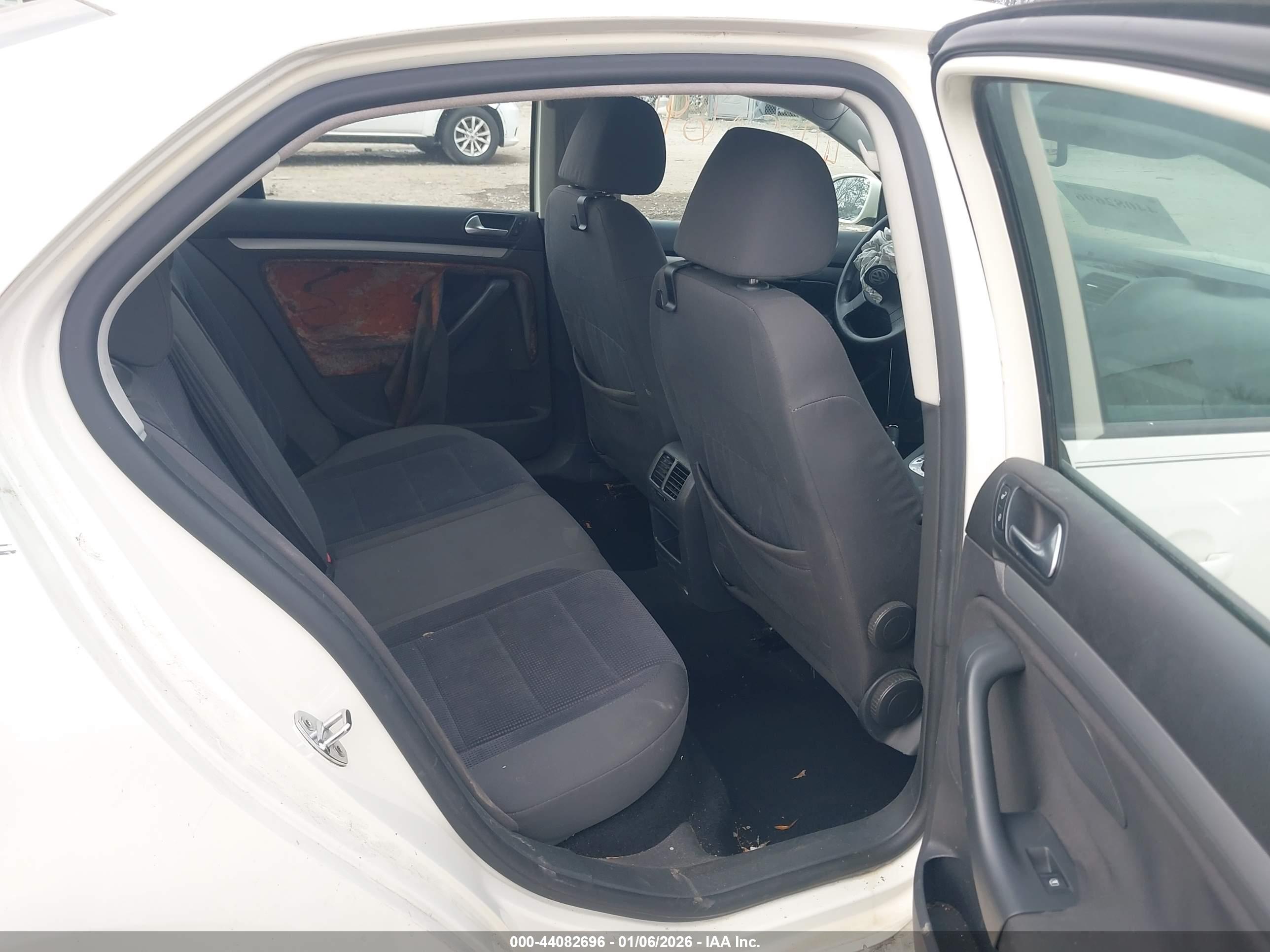 VOLKSWAGEN JETTA image 8