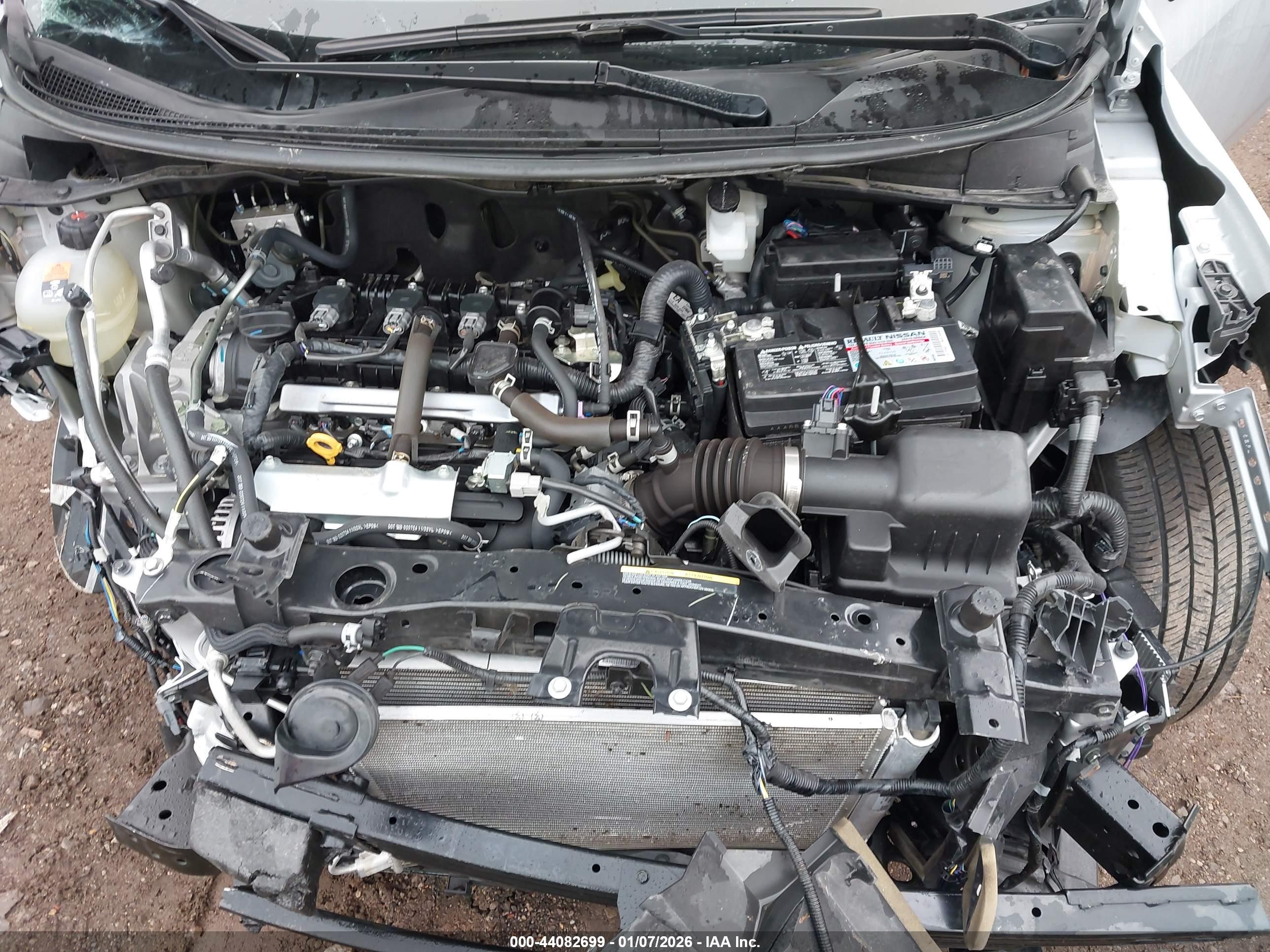 NISSAN VERSA image 10