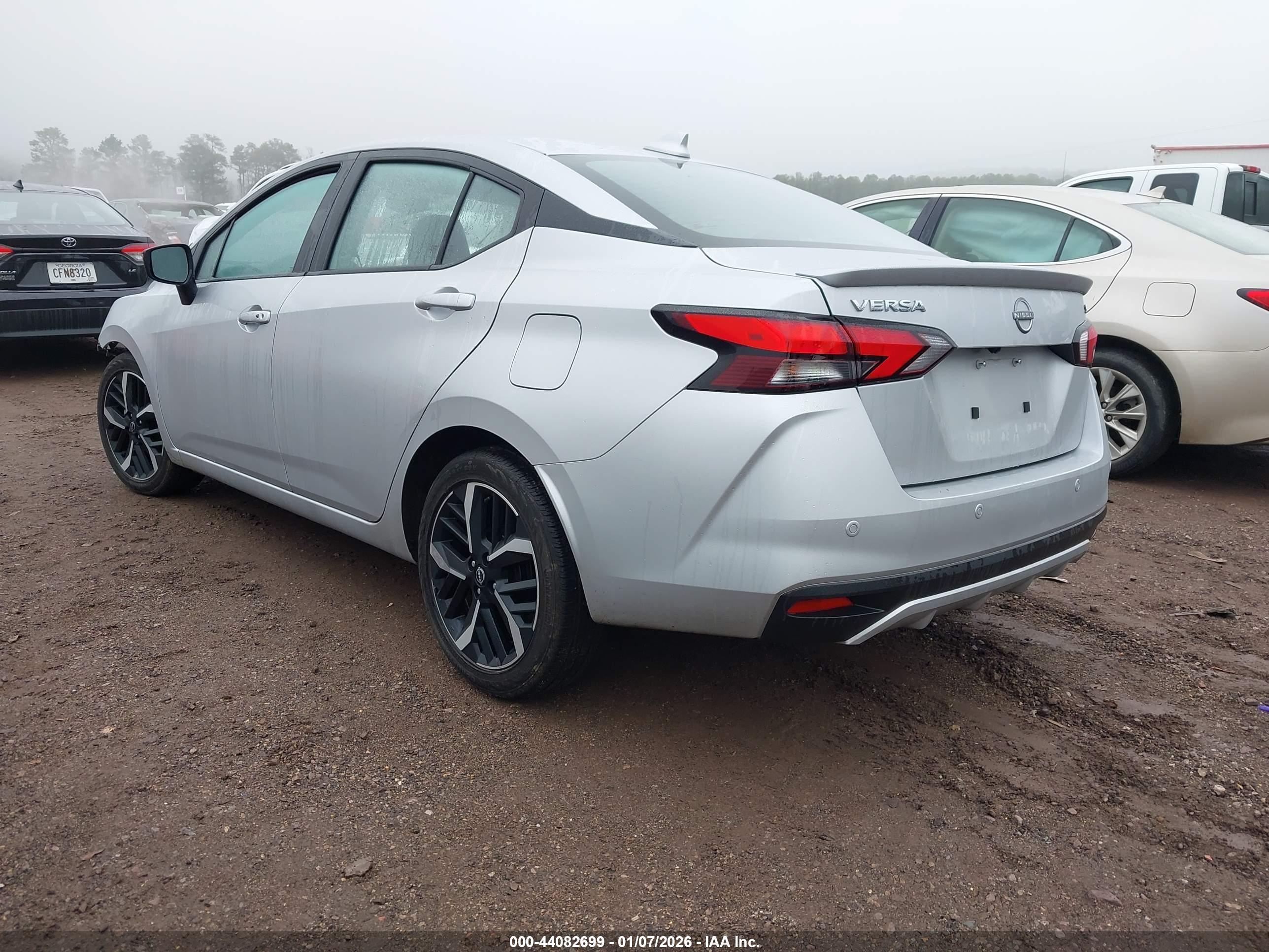 NISSAN VERSA image 3