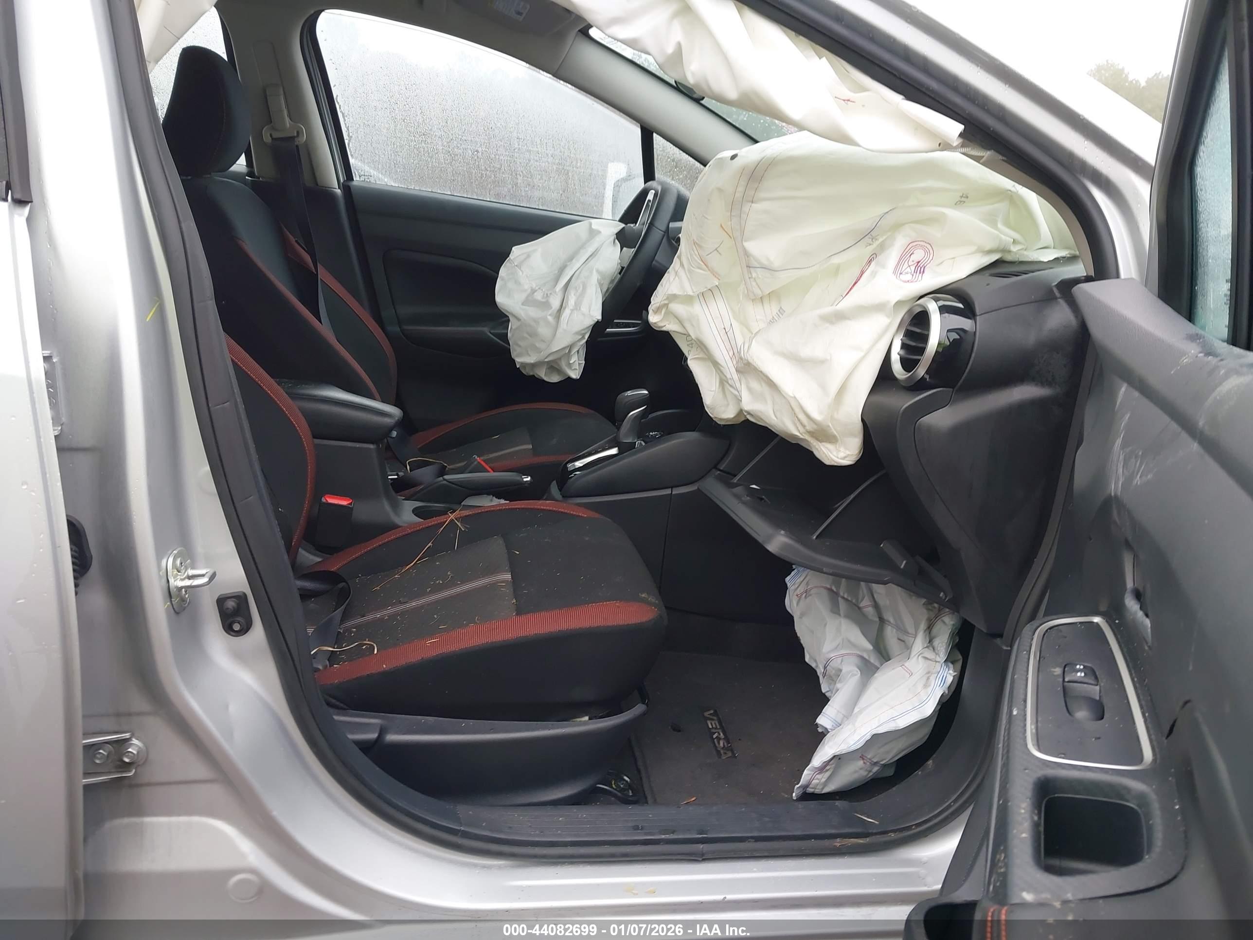 NISSAN VERSA image 5