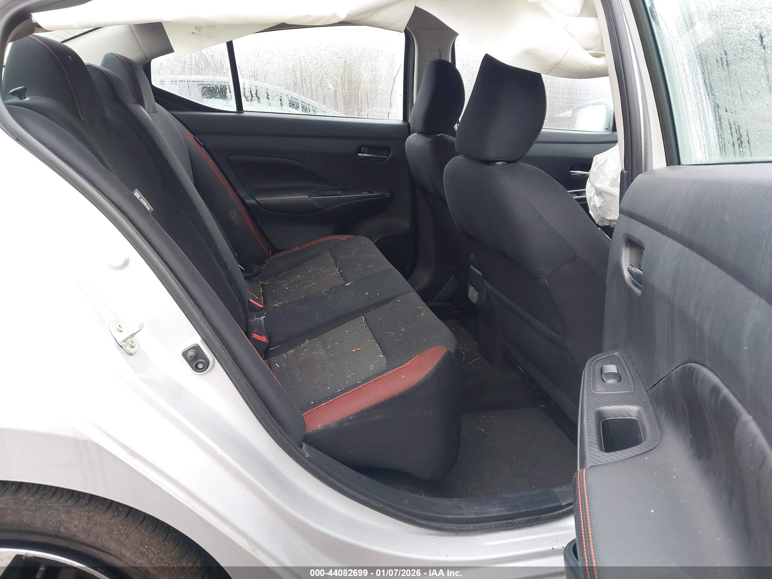 NISSAN VERSA image 8
