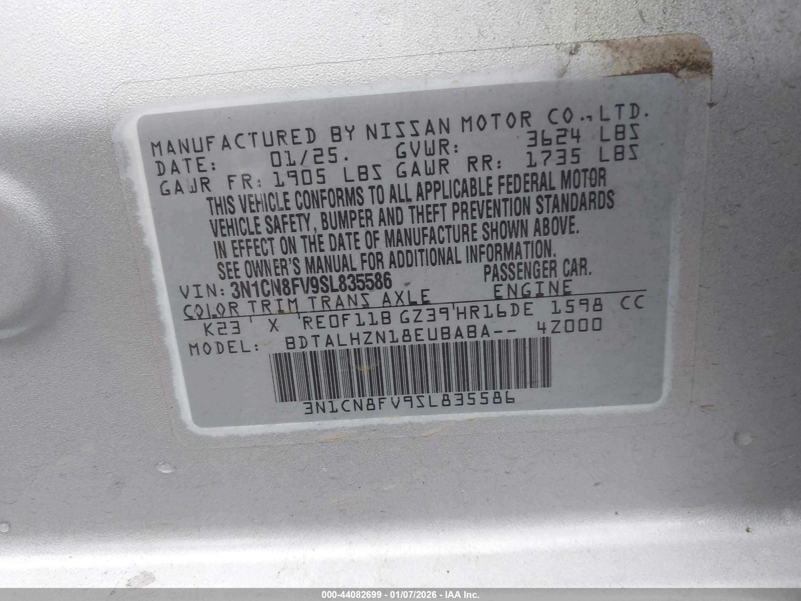 NISSAN VERSA image 9