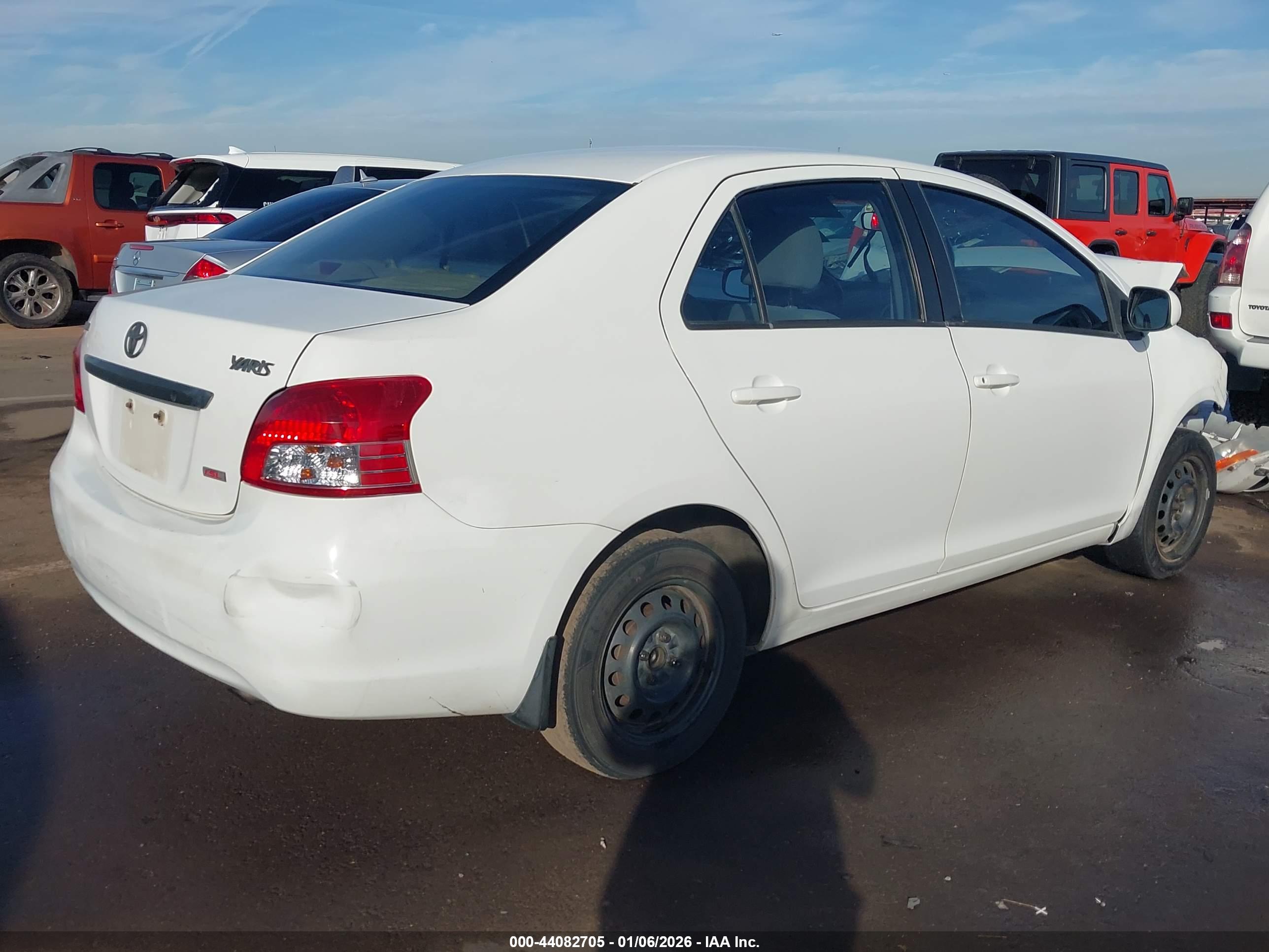 TOYOTA YARIS image 4