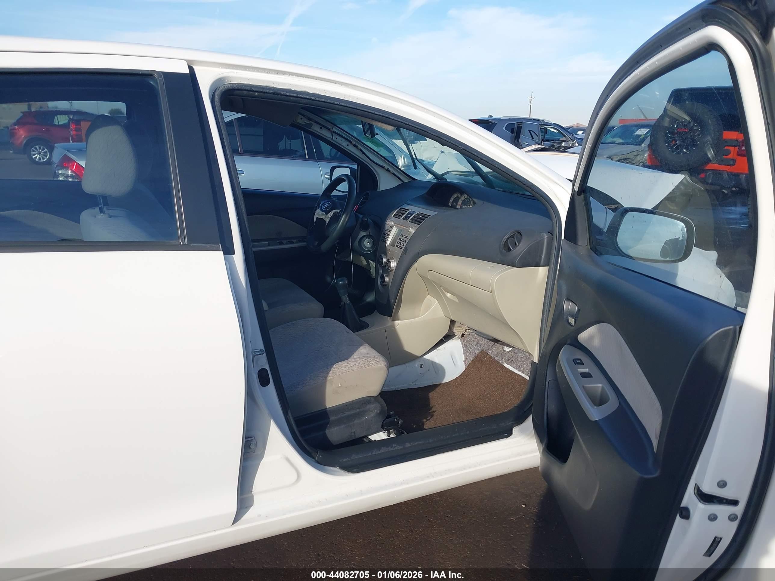 TOYOTA YARIS image 5
