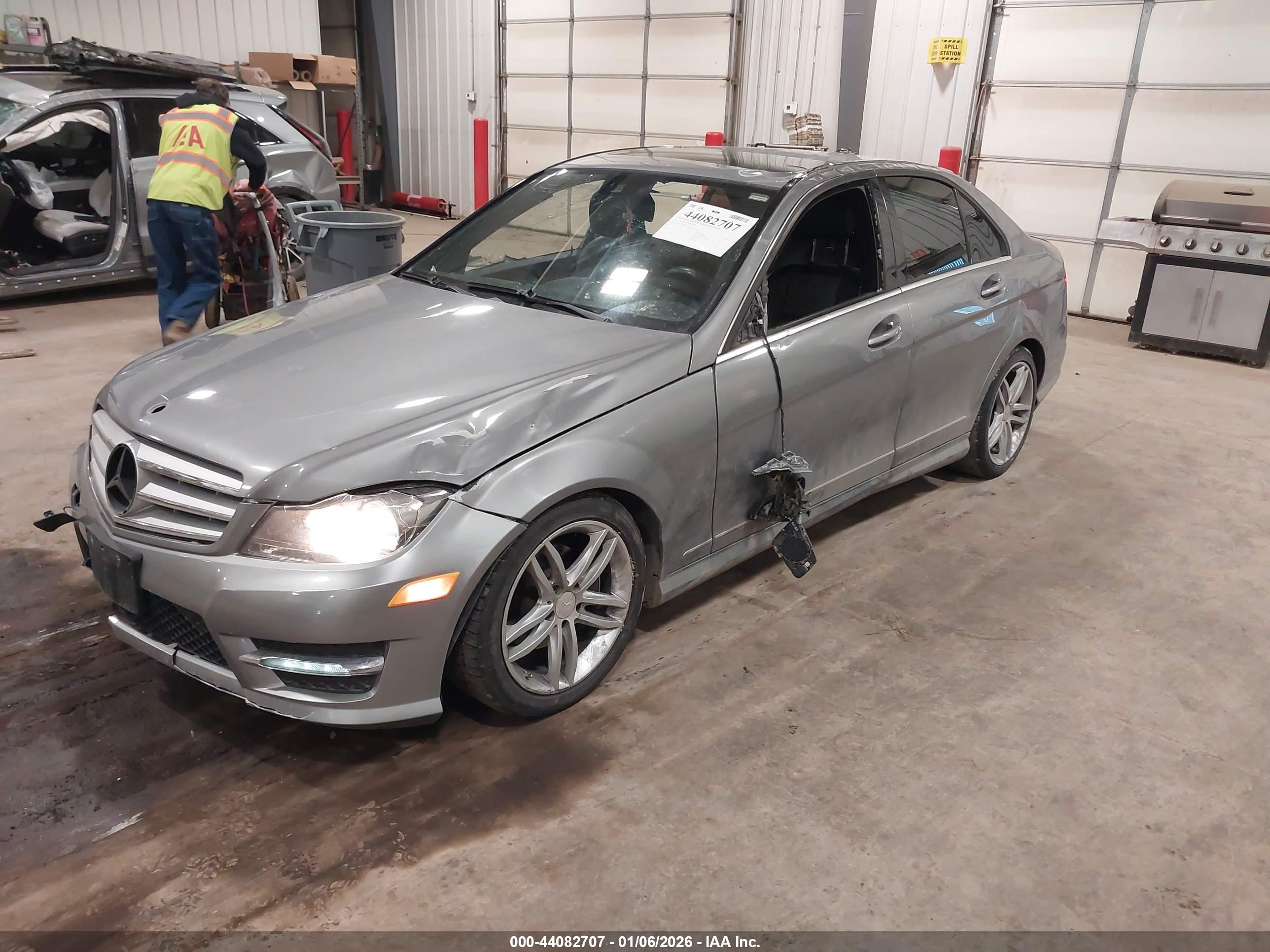 MERCEDES-BENZ C image 2