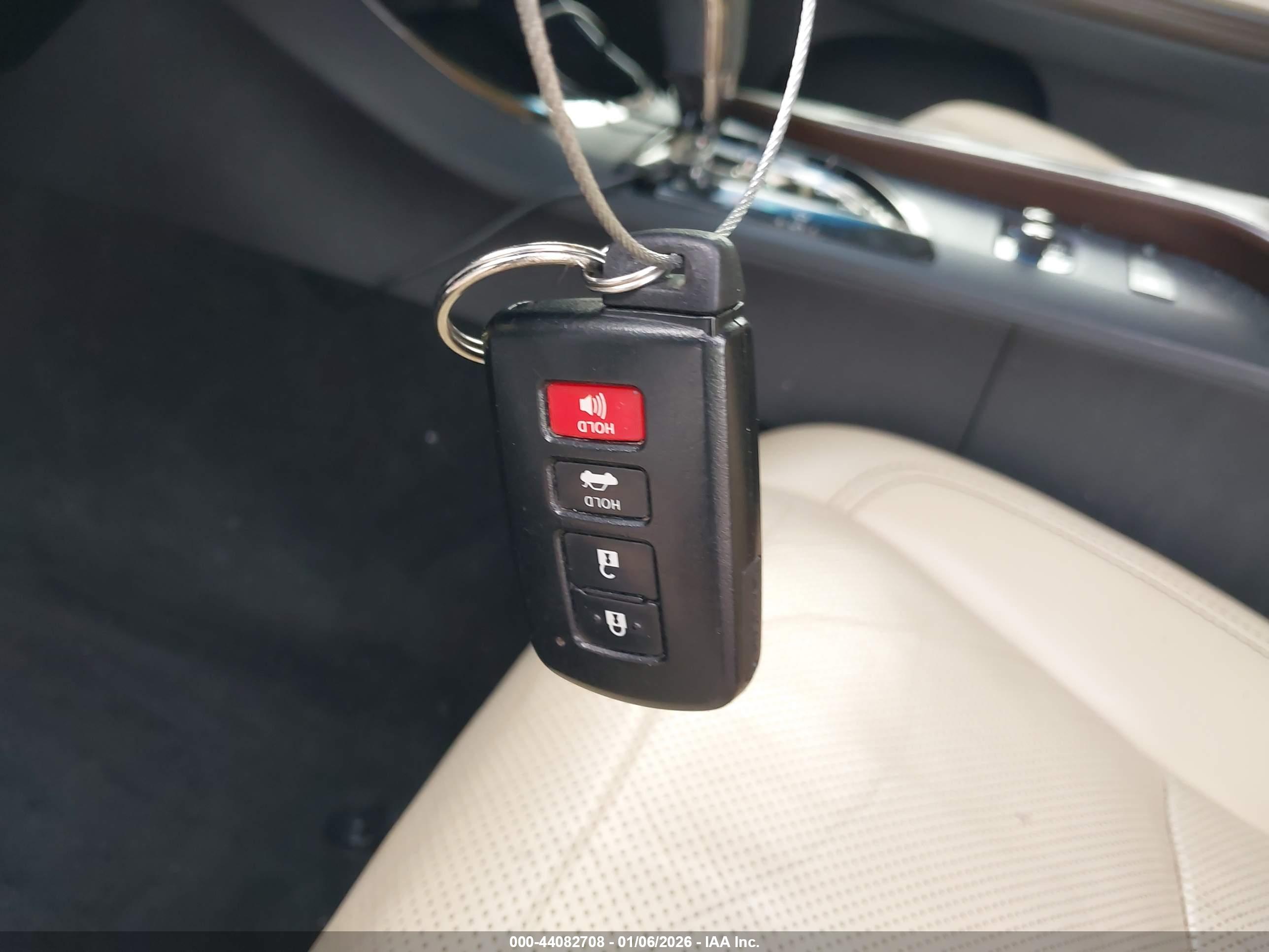 TOYOTA AVALON image 11