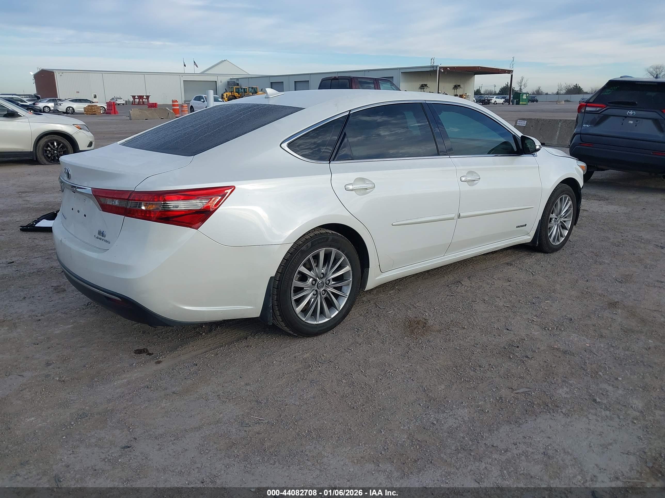 TOYOTA AVALON image 4