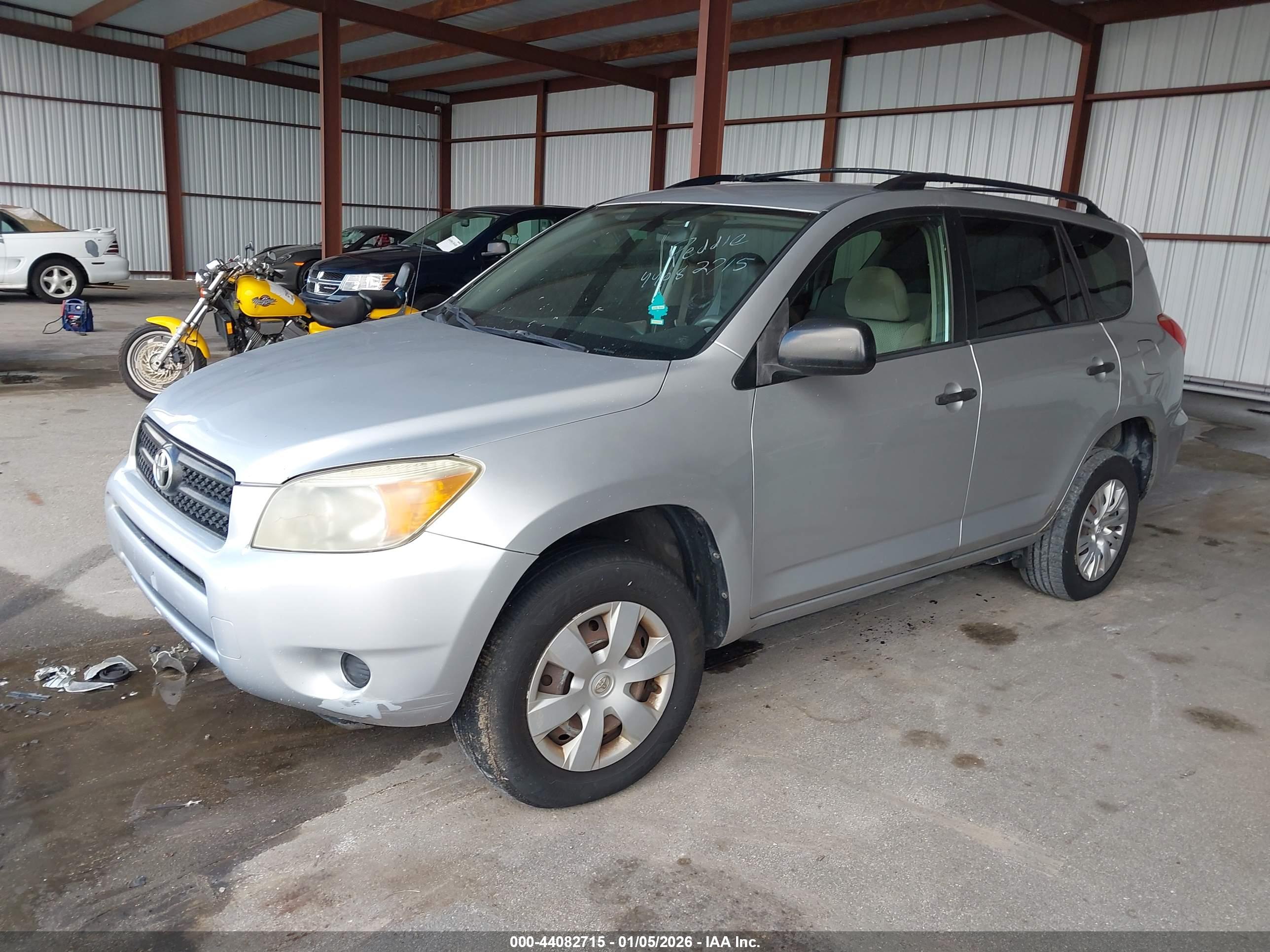 TOYOTA RAV4 image 2