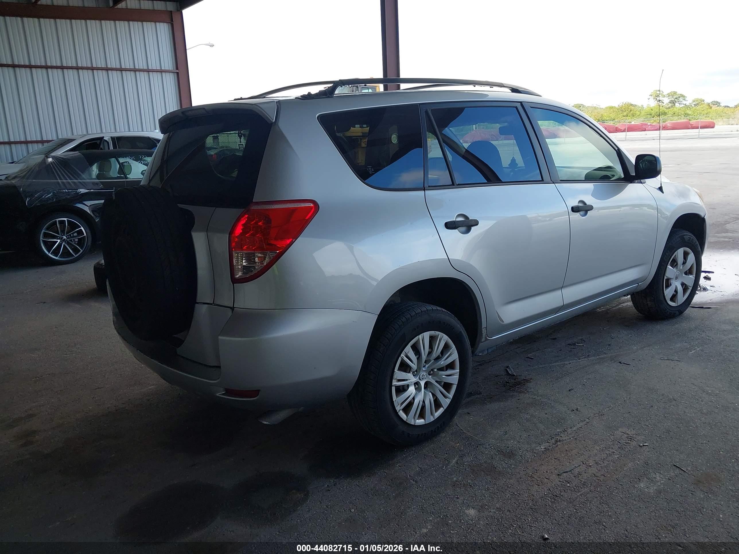 TOYOTA RAV4 image 4