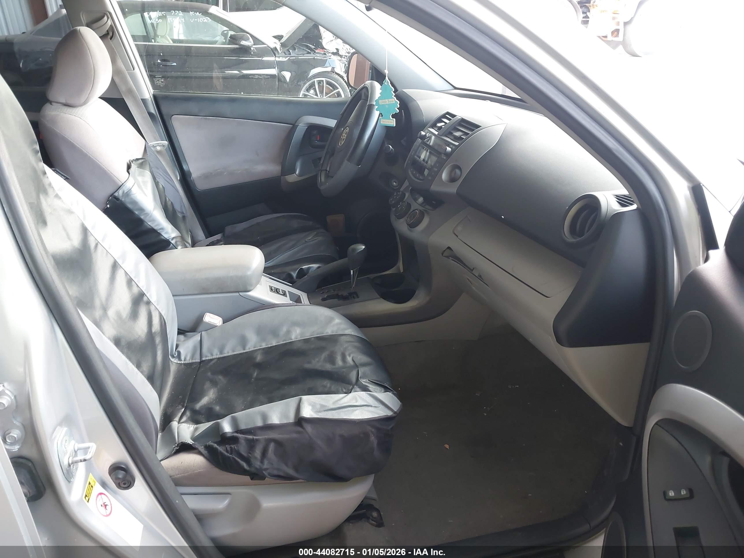 TOYOTA RAV4 image 5