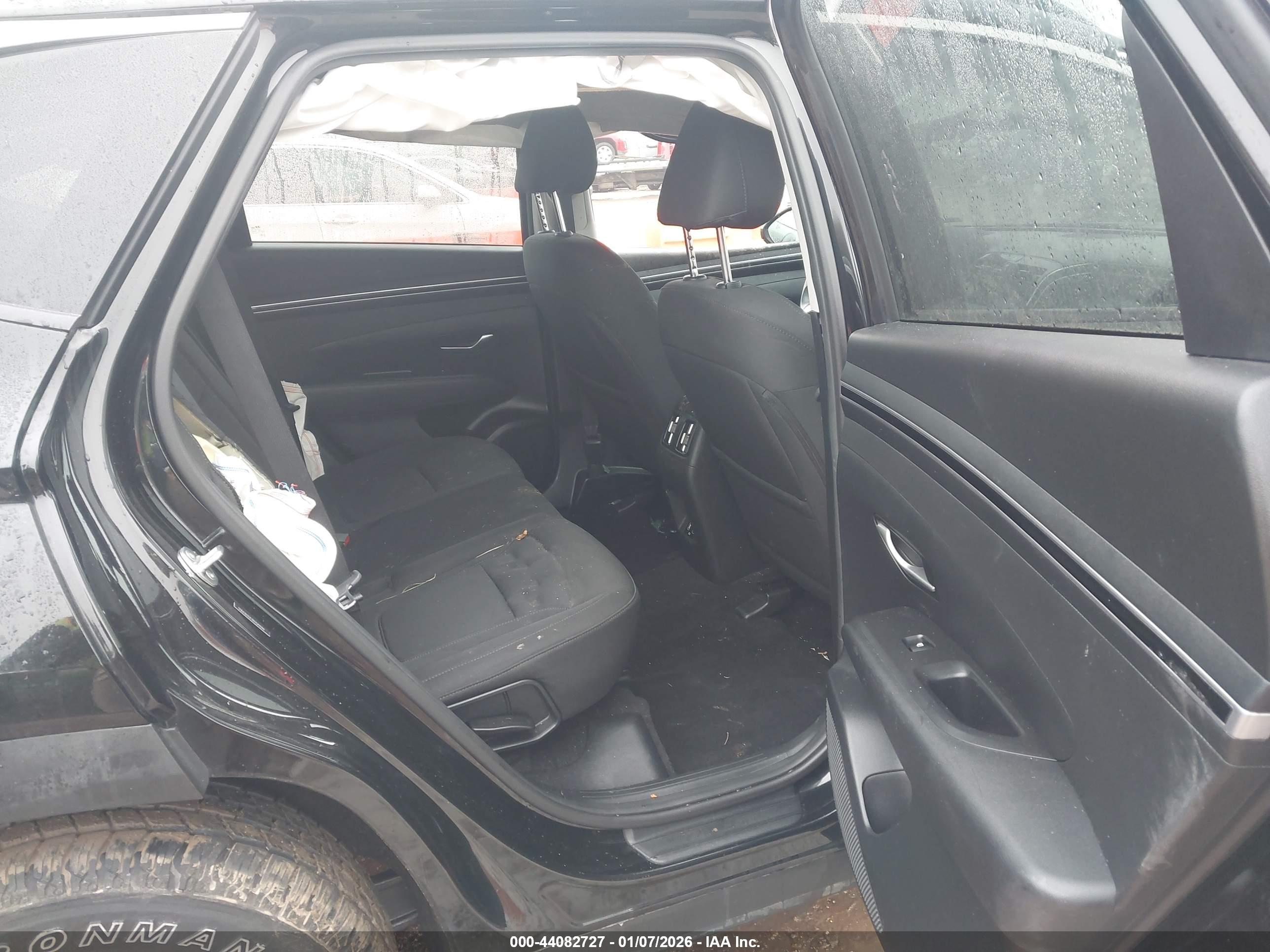HYUNDAI TUCSON image 8