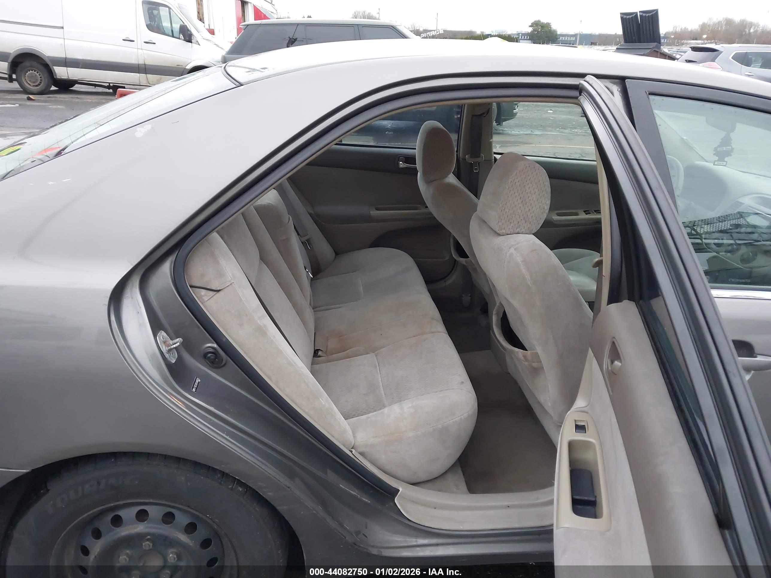 TOYOTA CAMRY image 8