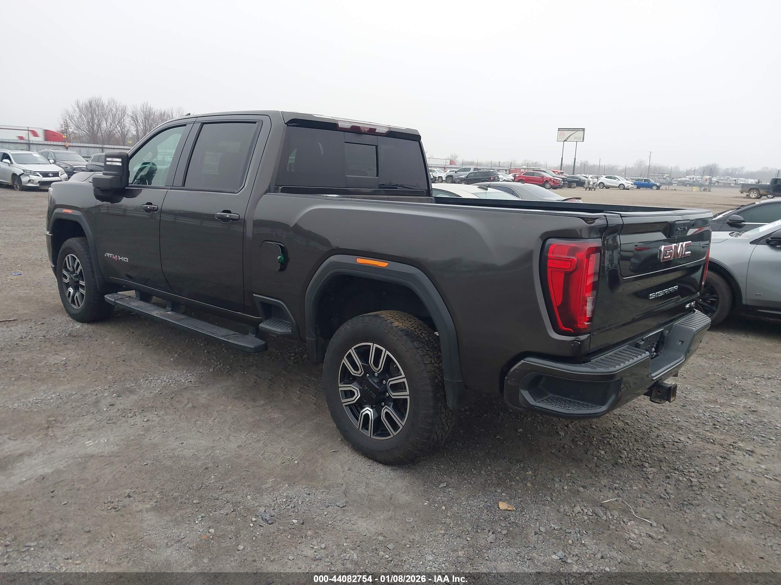 GMC SIERRA image 3