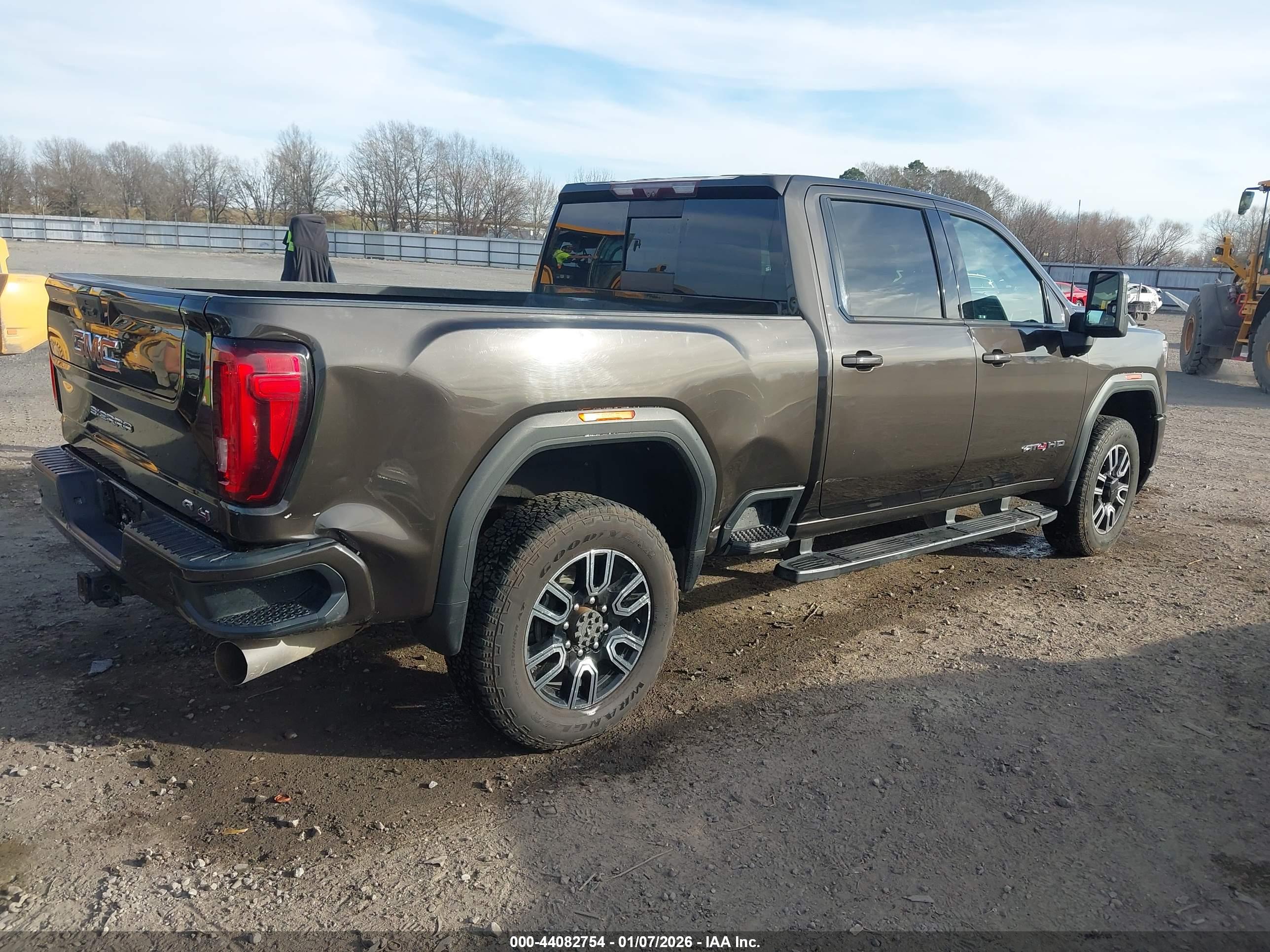 GMC SIERRA image 4