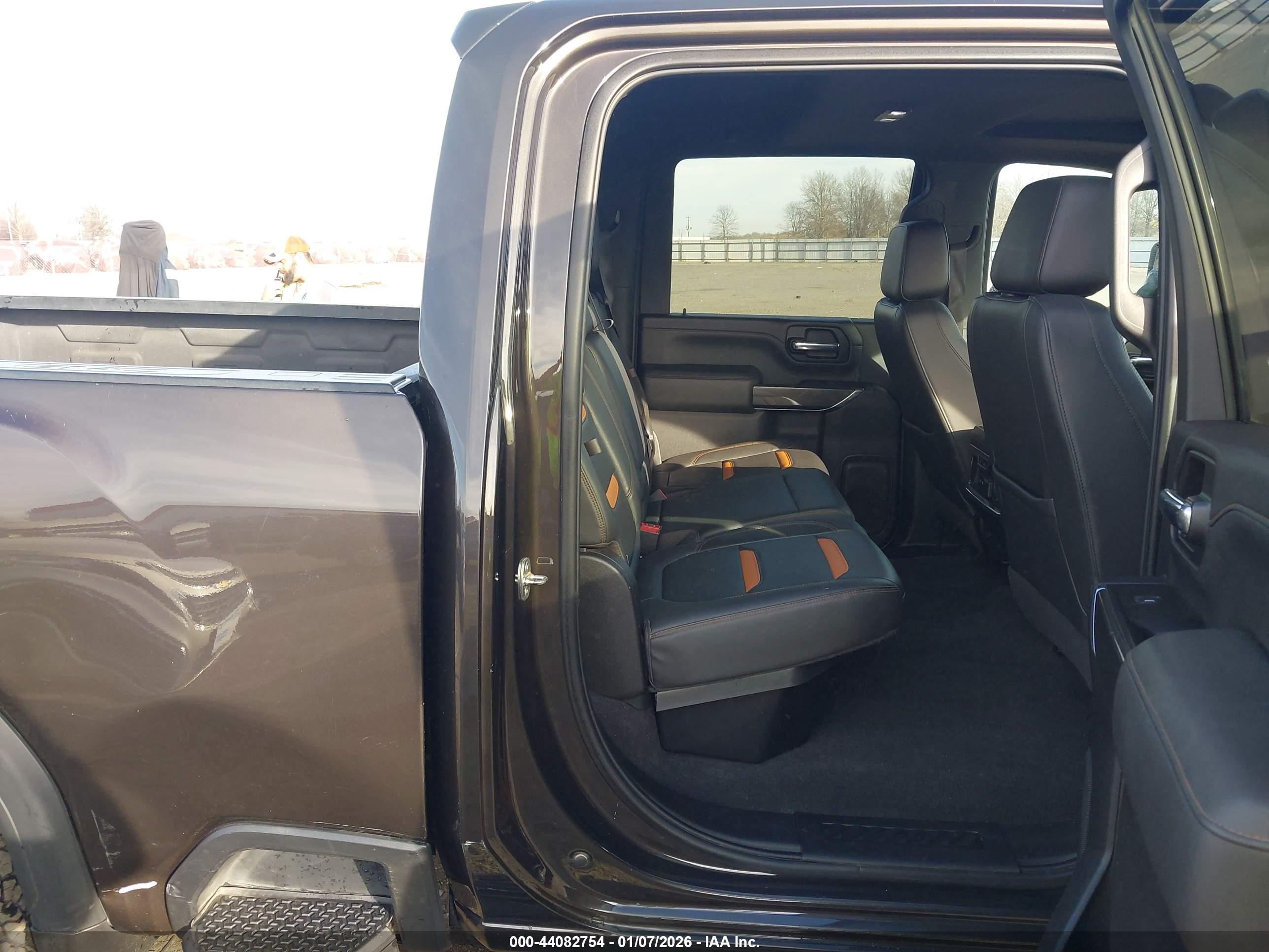 GMC SIERRA image 7