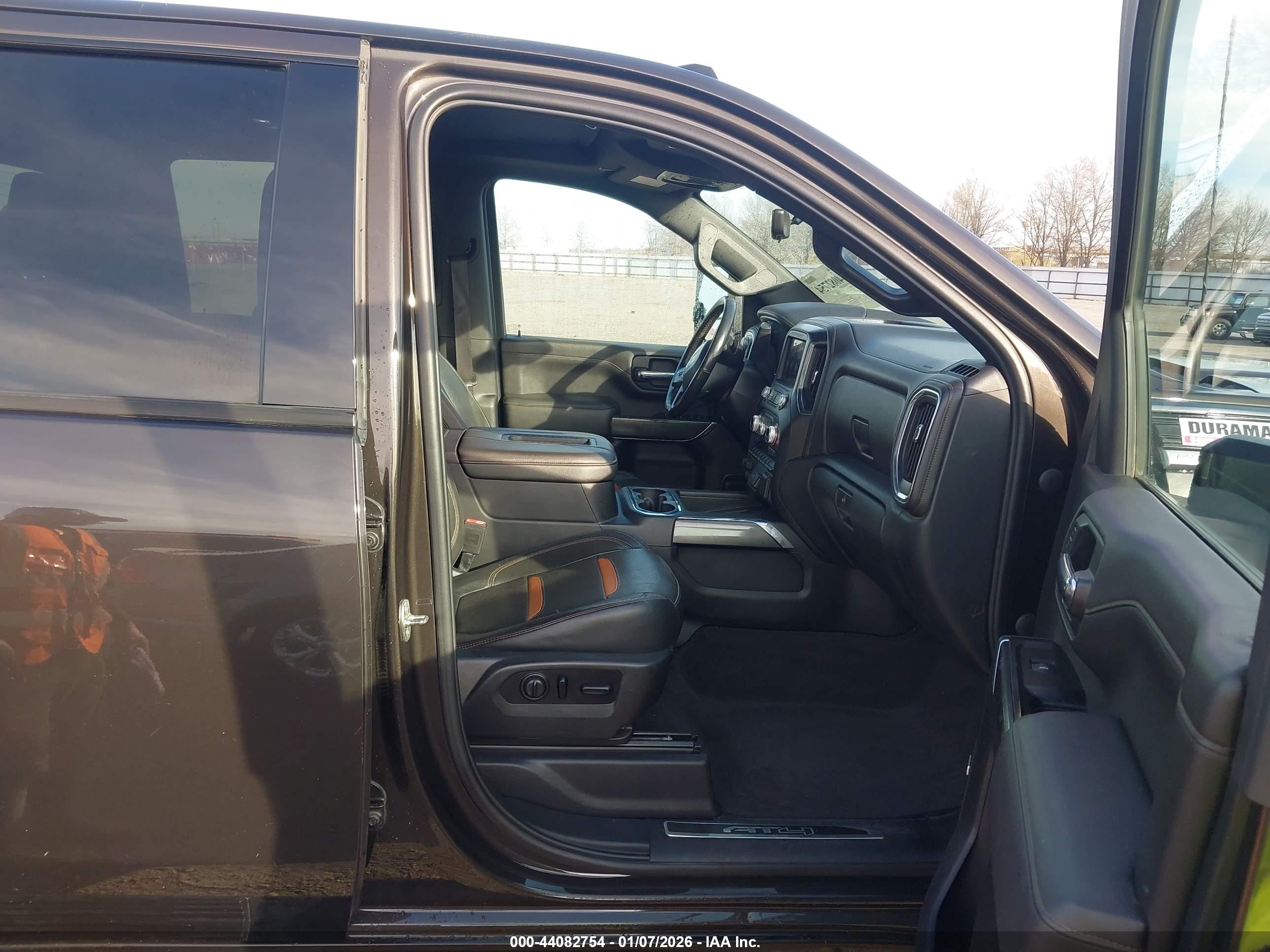 GMC SIERRA image 8