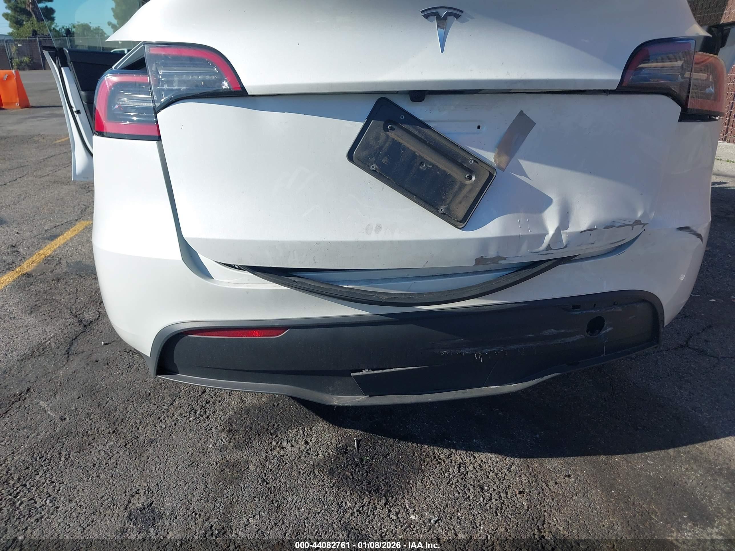 TESLA MODEL image 6