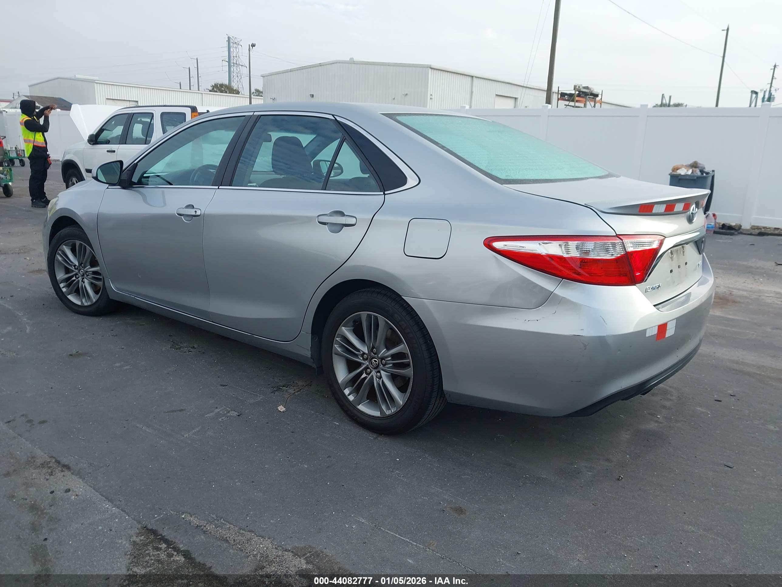 TOYOTA CAMRY image 3