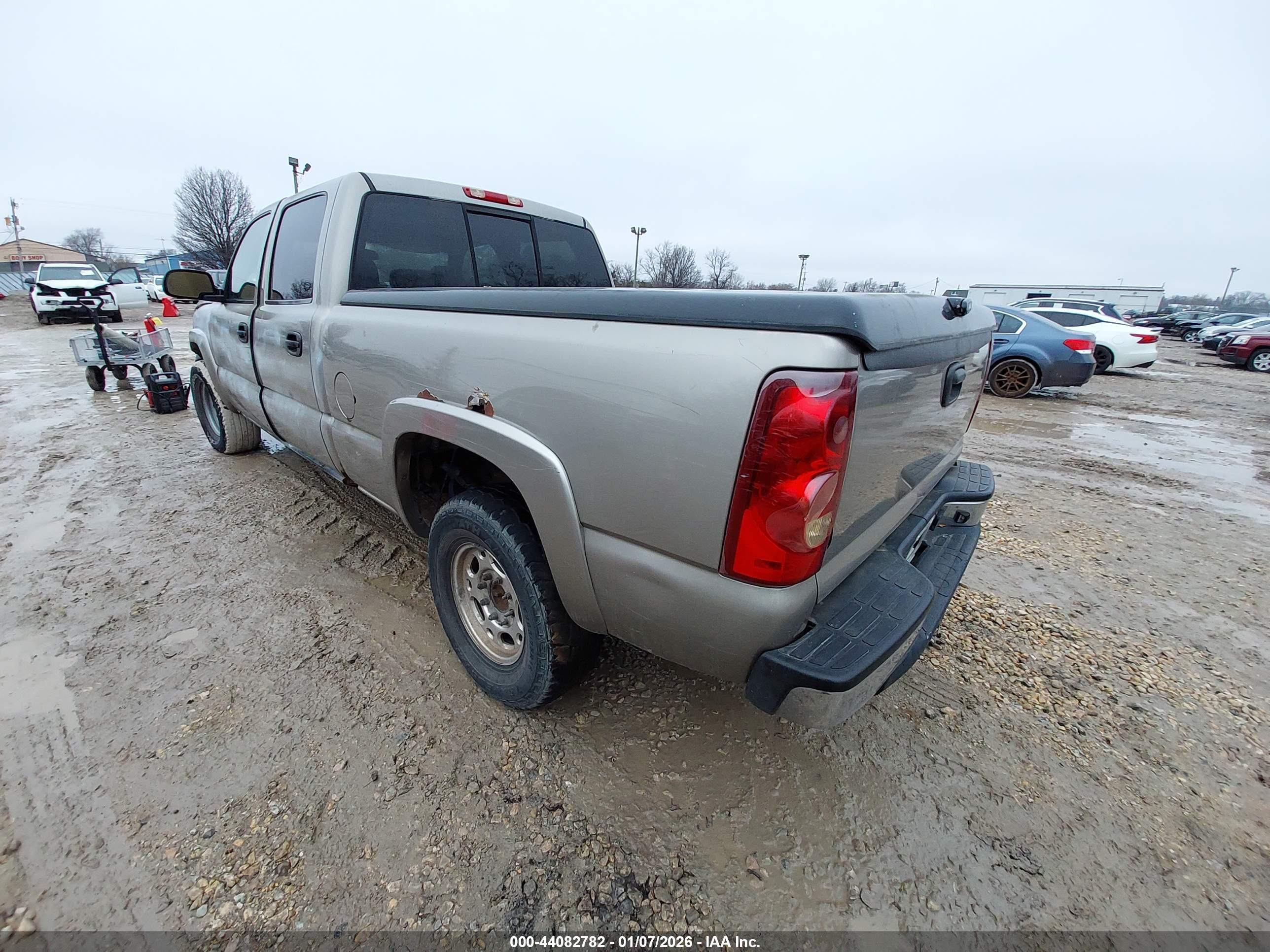 CHEVROLET SILVERADO image 3