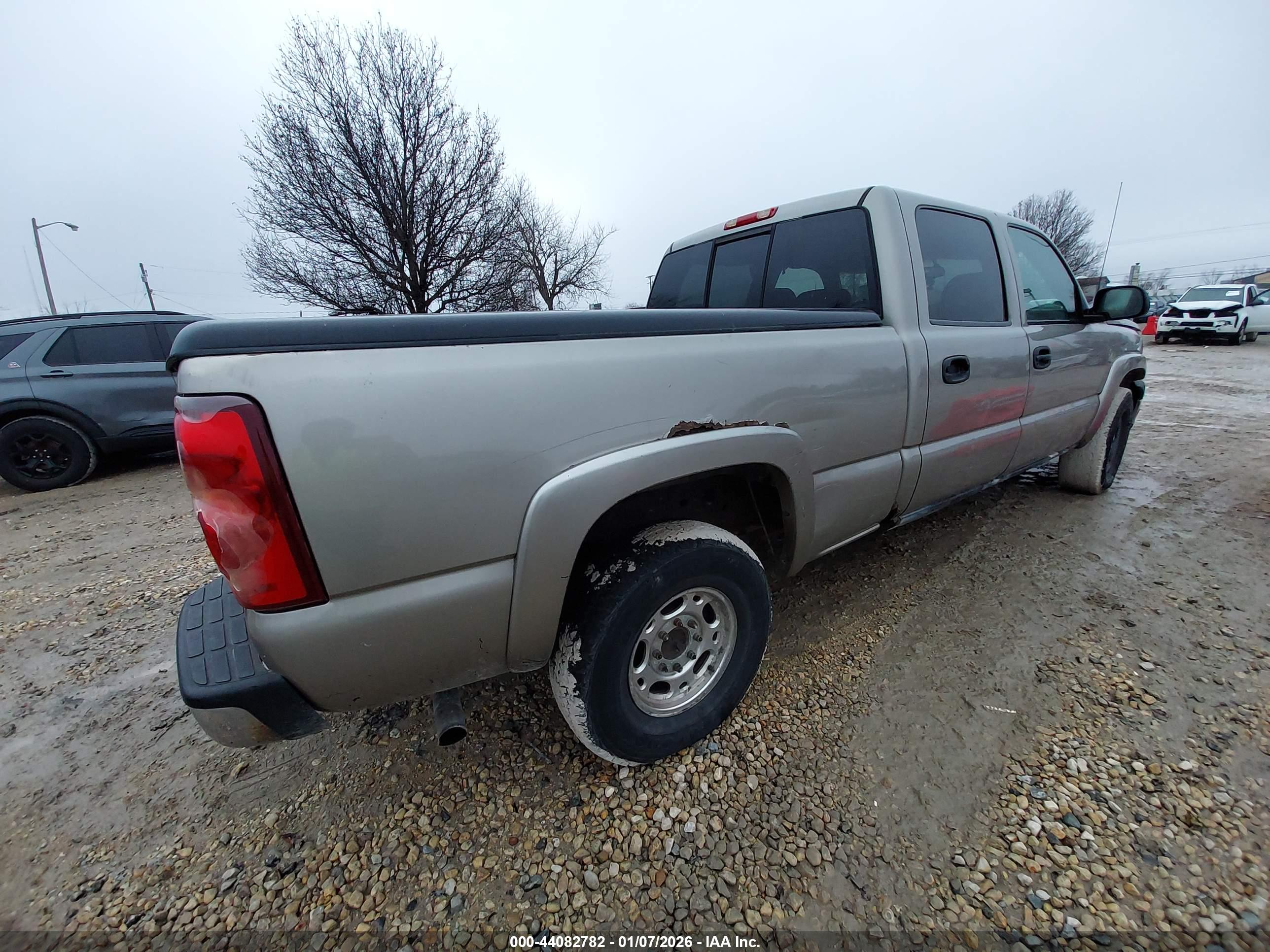 CHEVROLET SILVERADO image 4