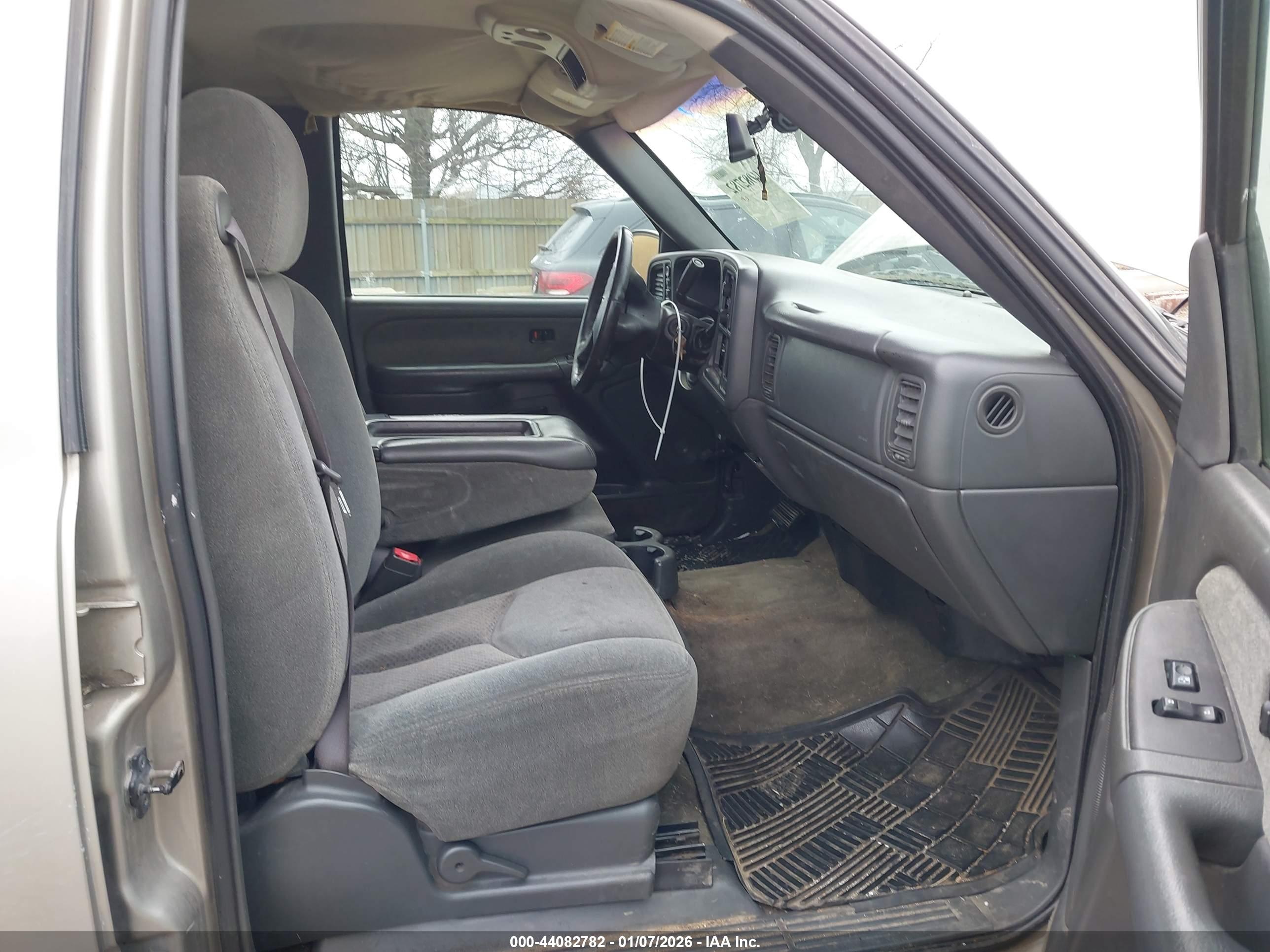 CHEVROLET SILVERADO image 5