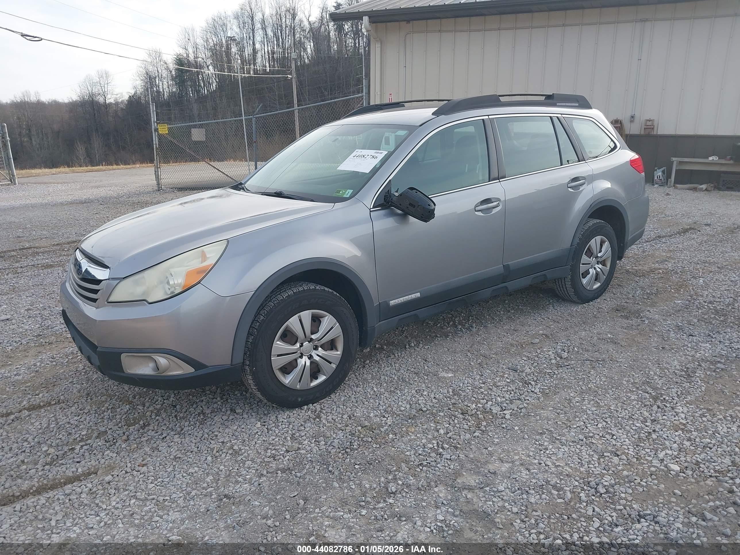 SUBARU OUTBACK image 2