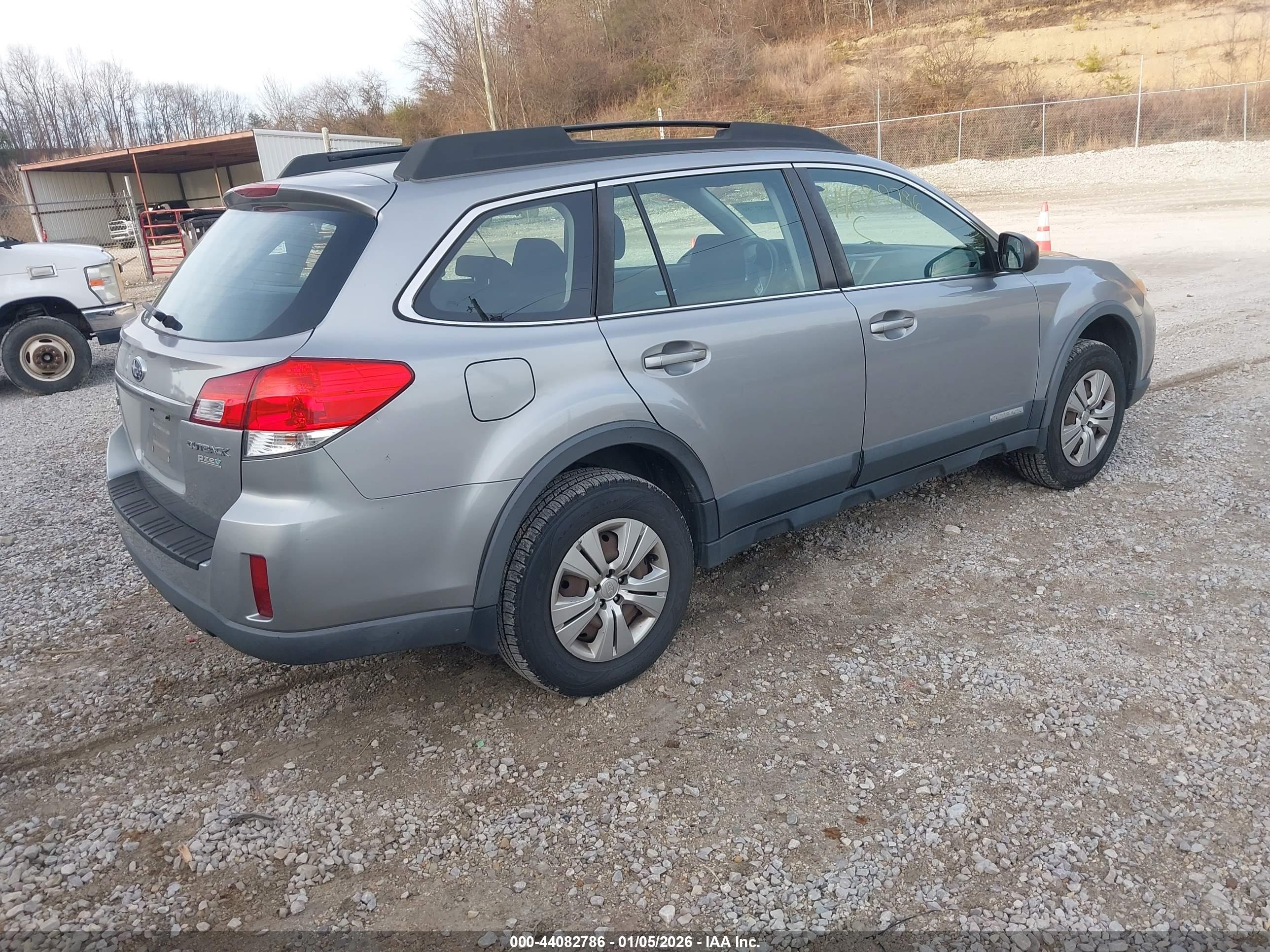 SUBARU OUTBACK image 4
