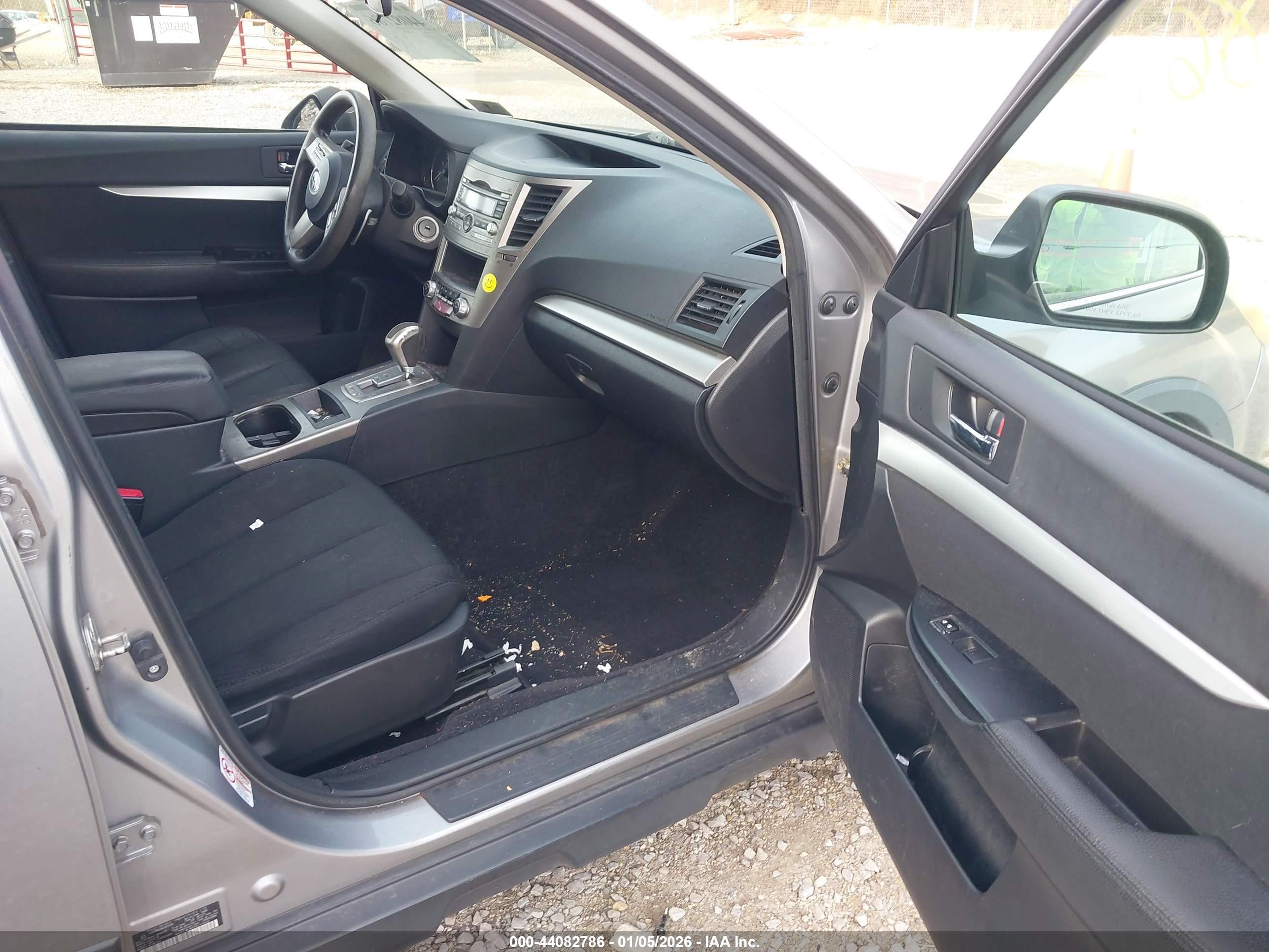 SUBARU OUTBACK image 5
