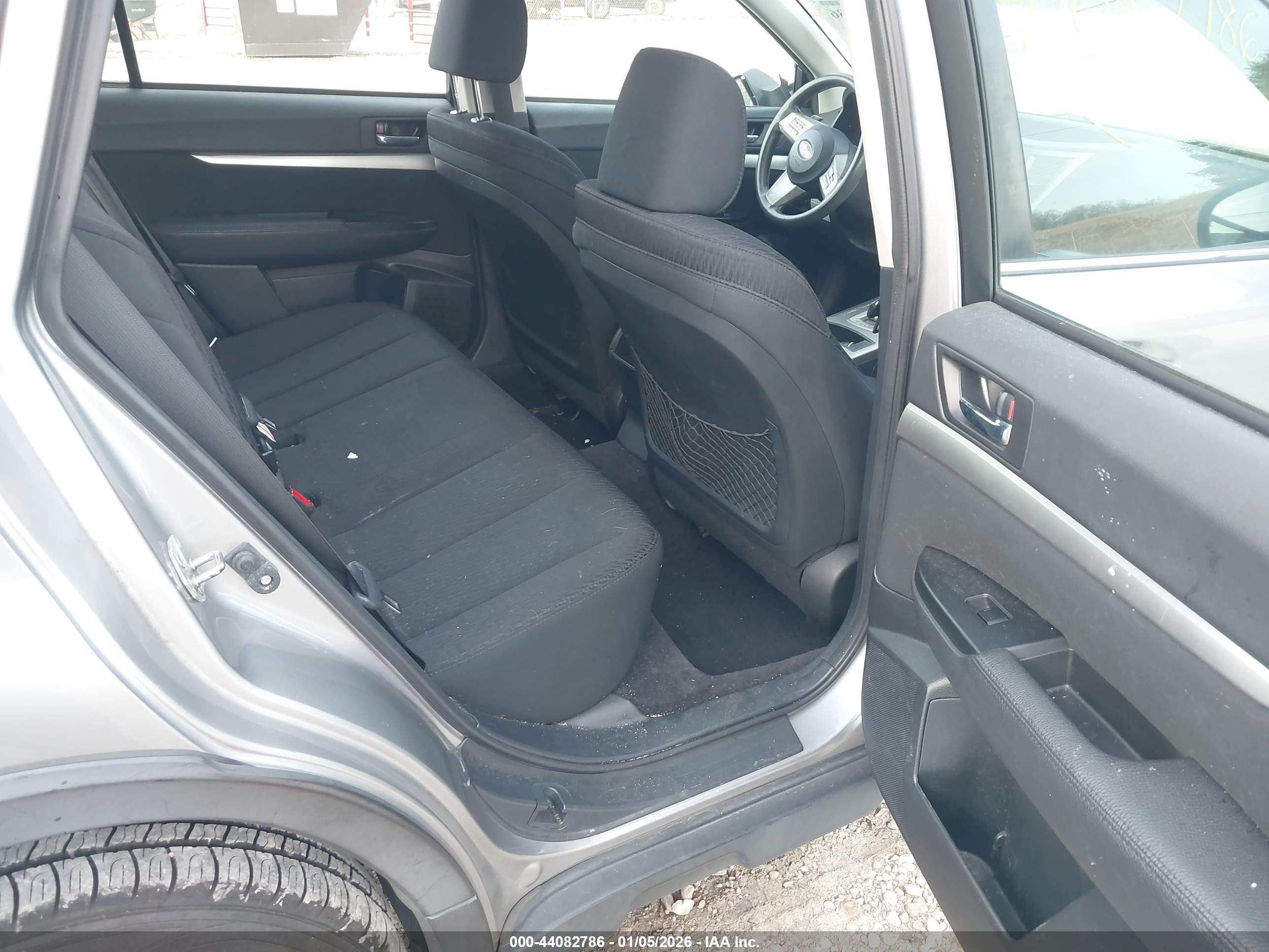 SUBARU OUTBACK image 8