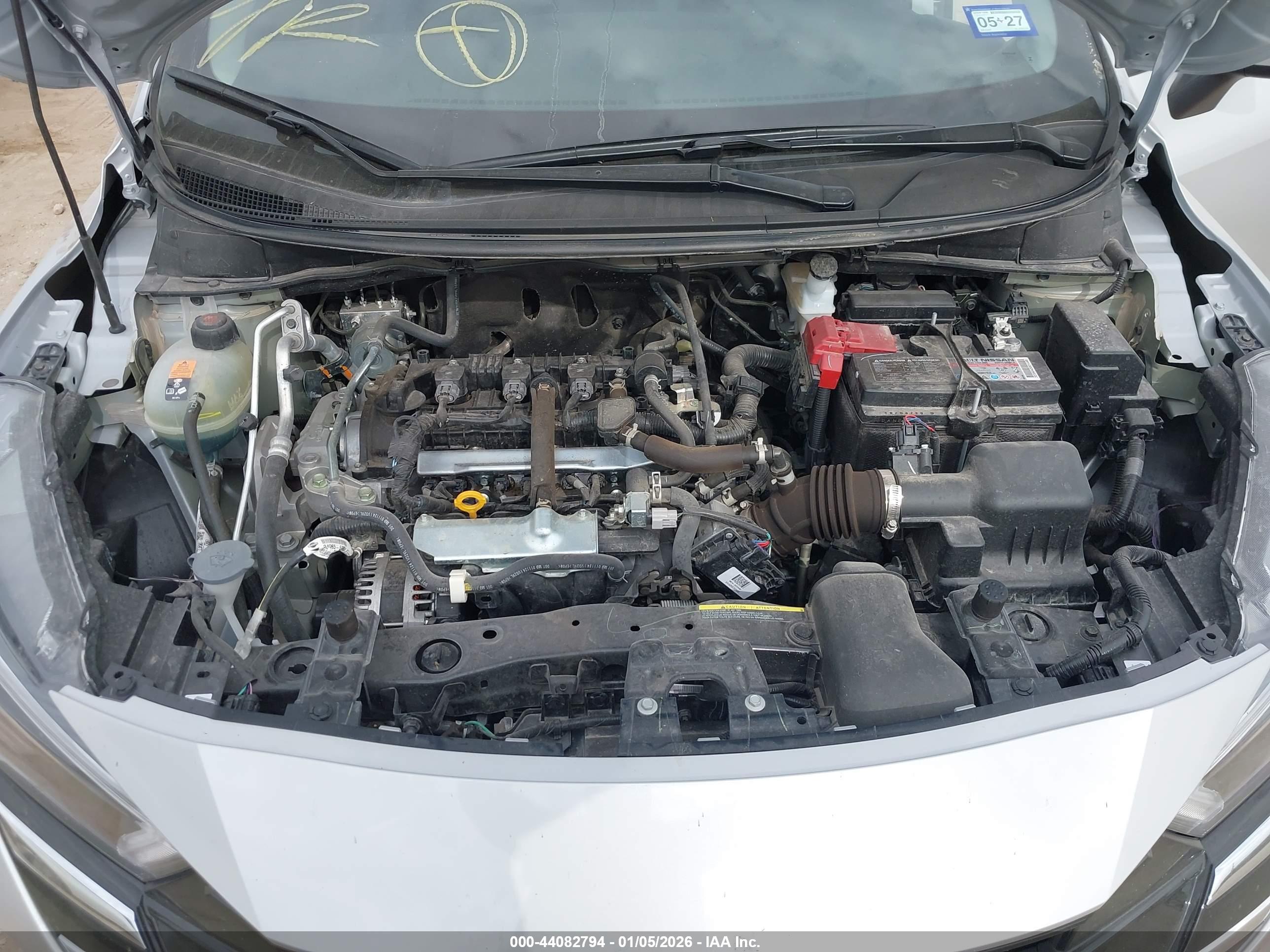 NISSAN VERSA image 10