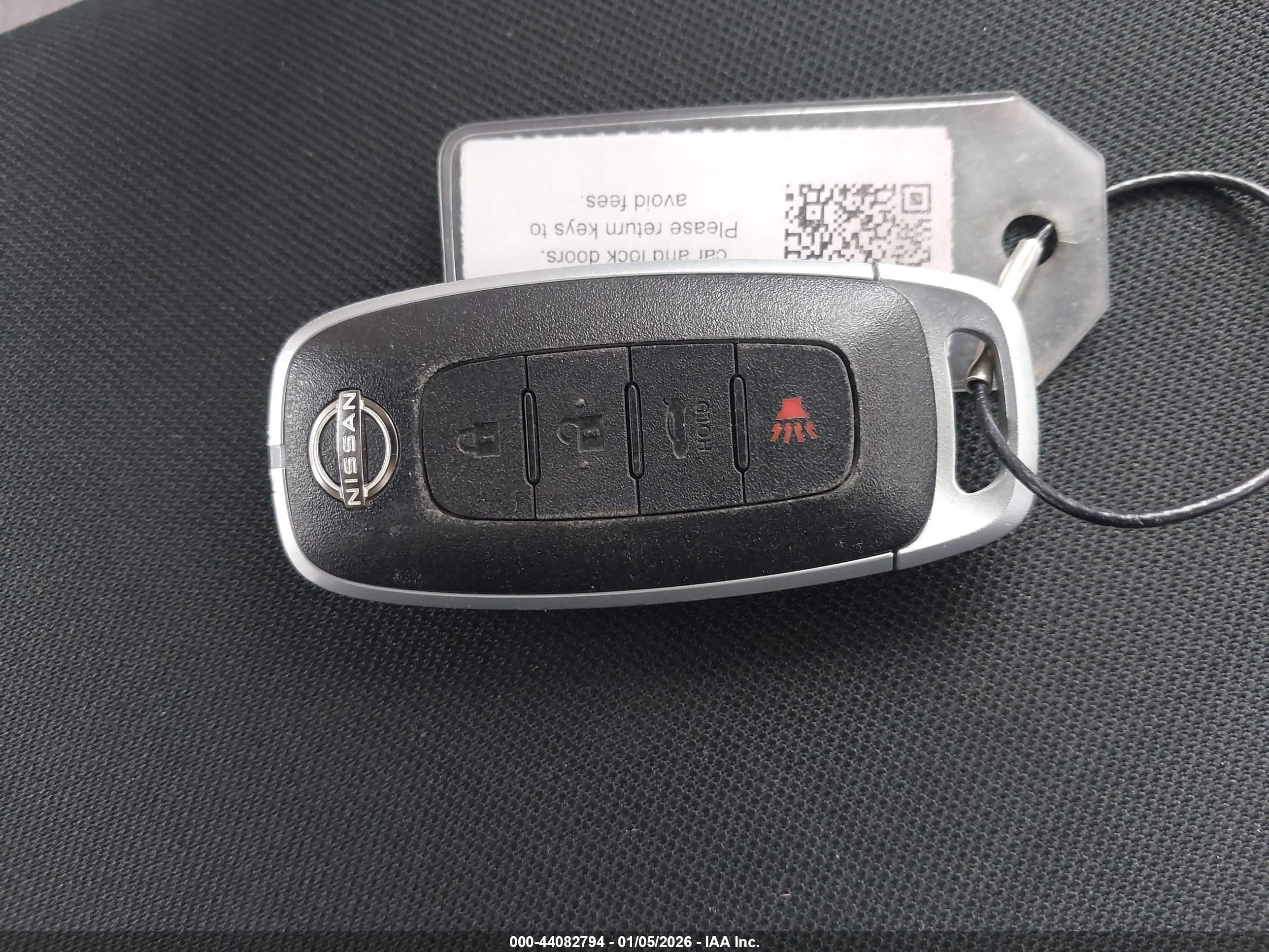 NISSAN VERSA image 11