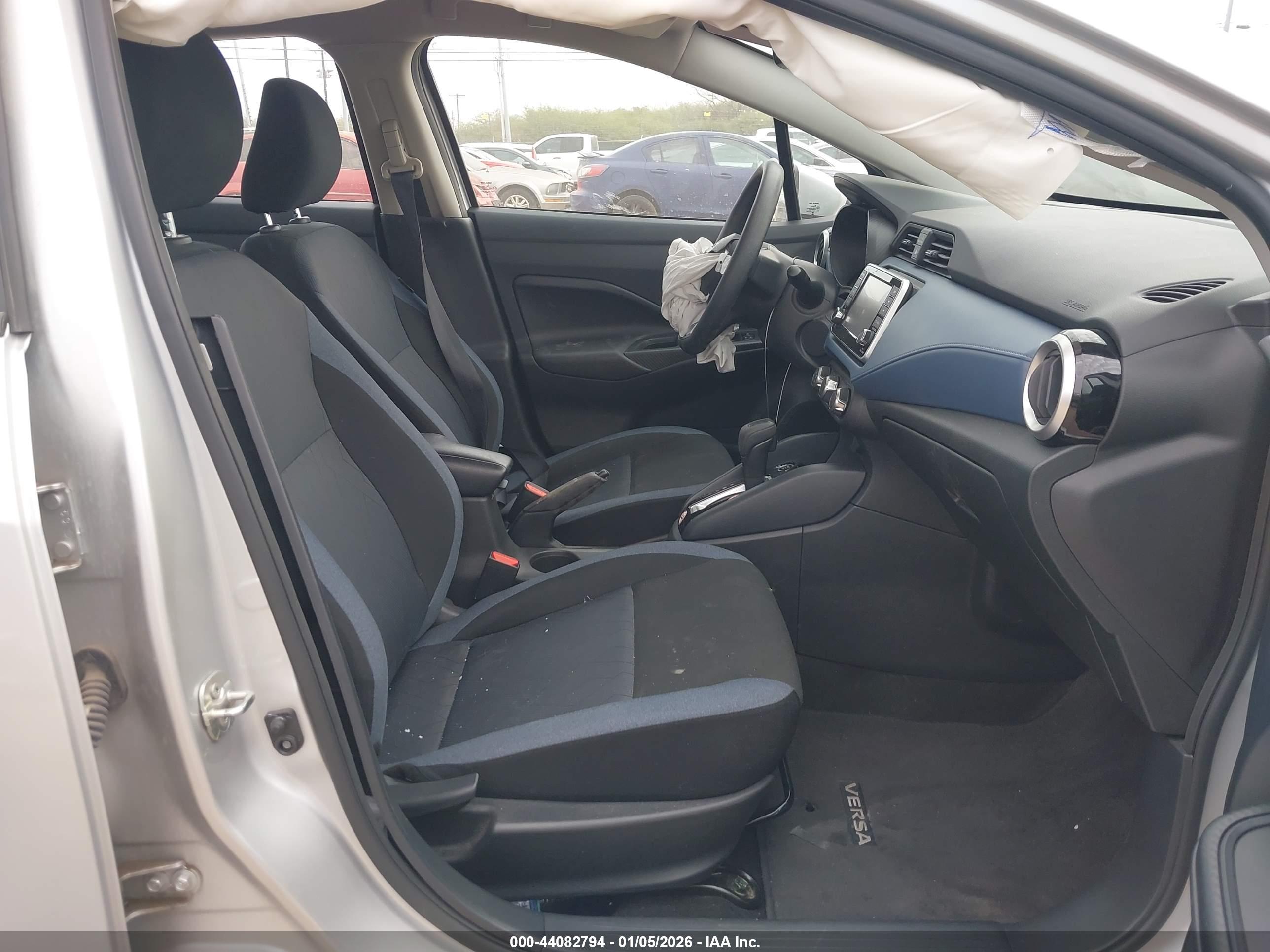 NISSAN VERSA image 5