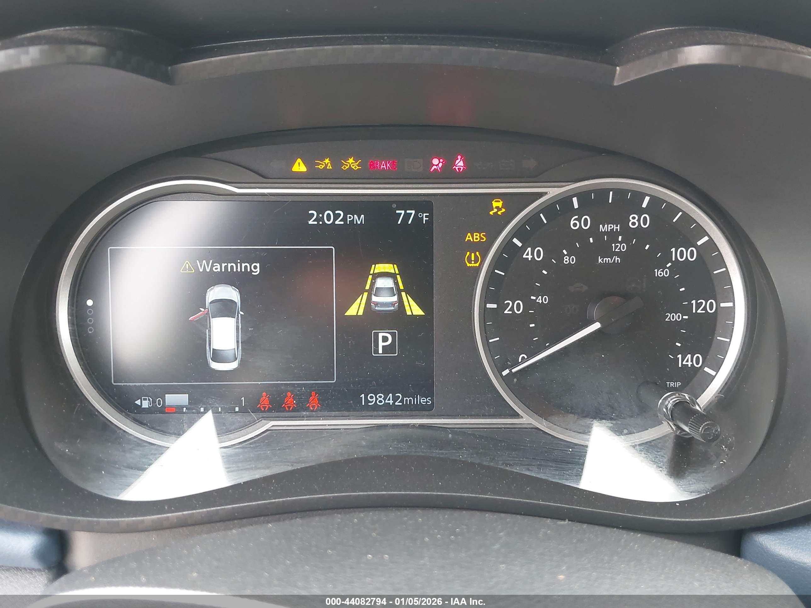 NISSAN VERSA image 7