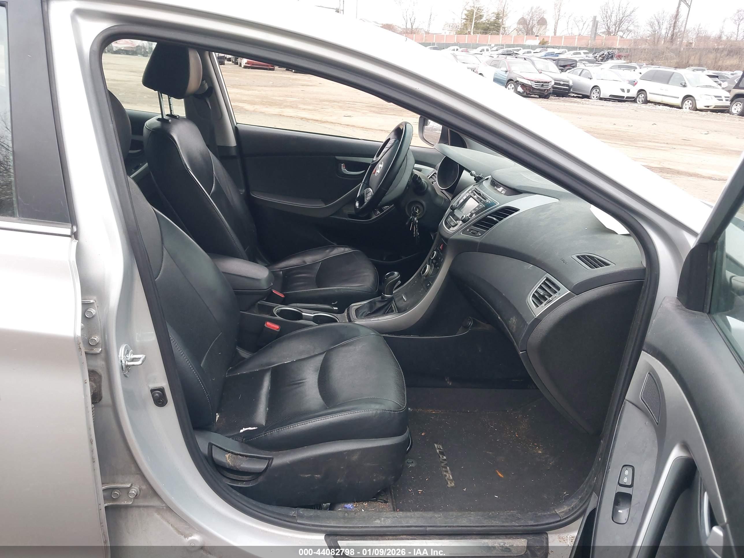 HYUNDAI ELANTRA image 5