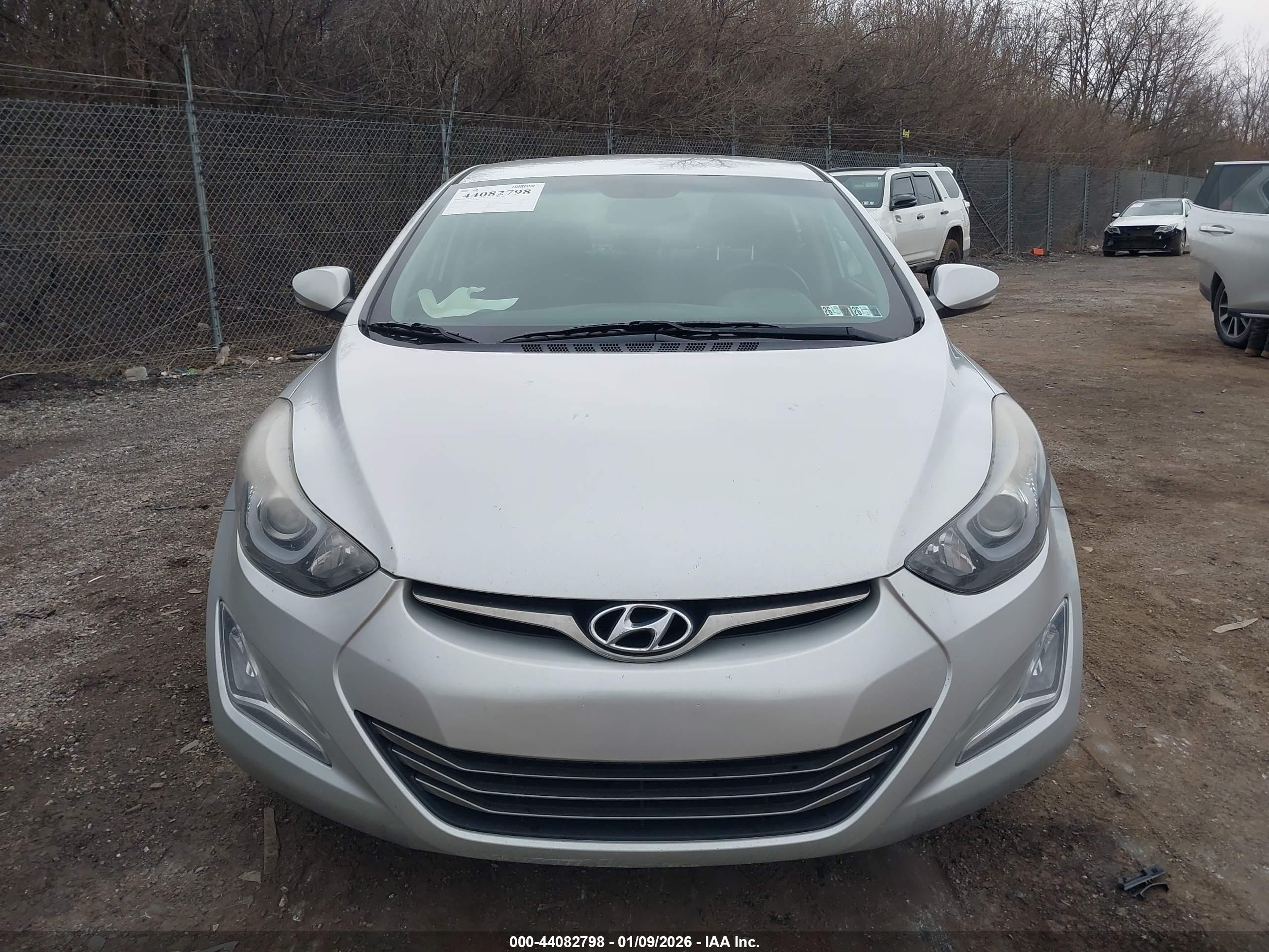 HYUNDAI ELANTRA image 6