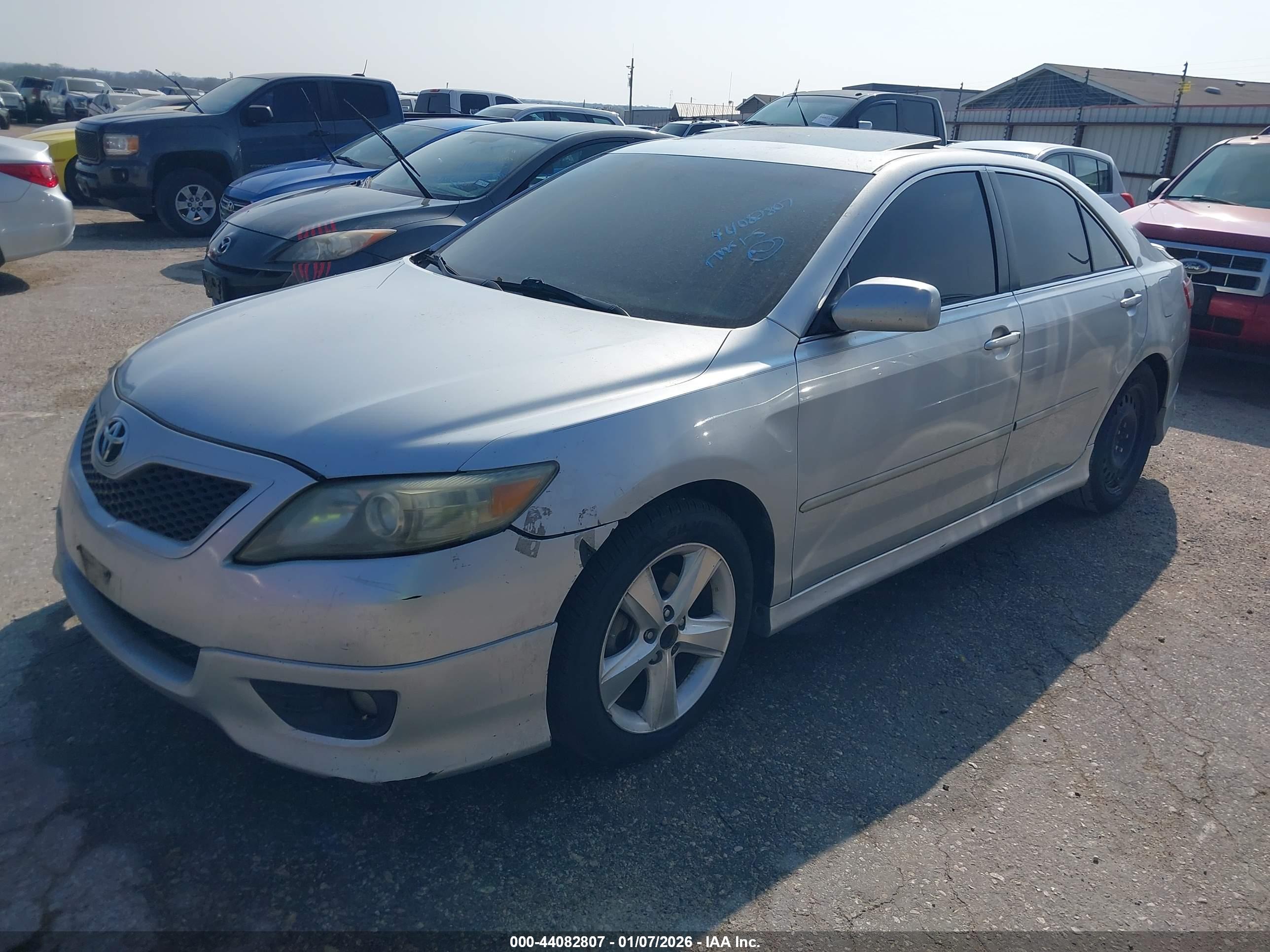 TOYOTA CAMRY image 2