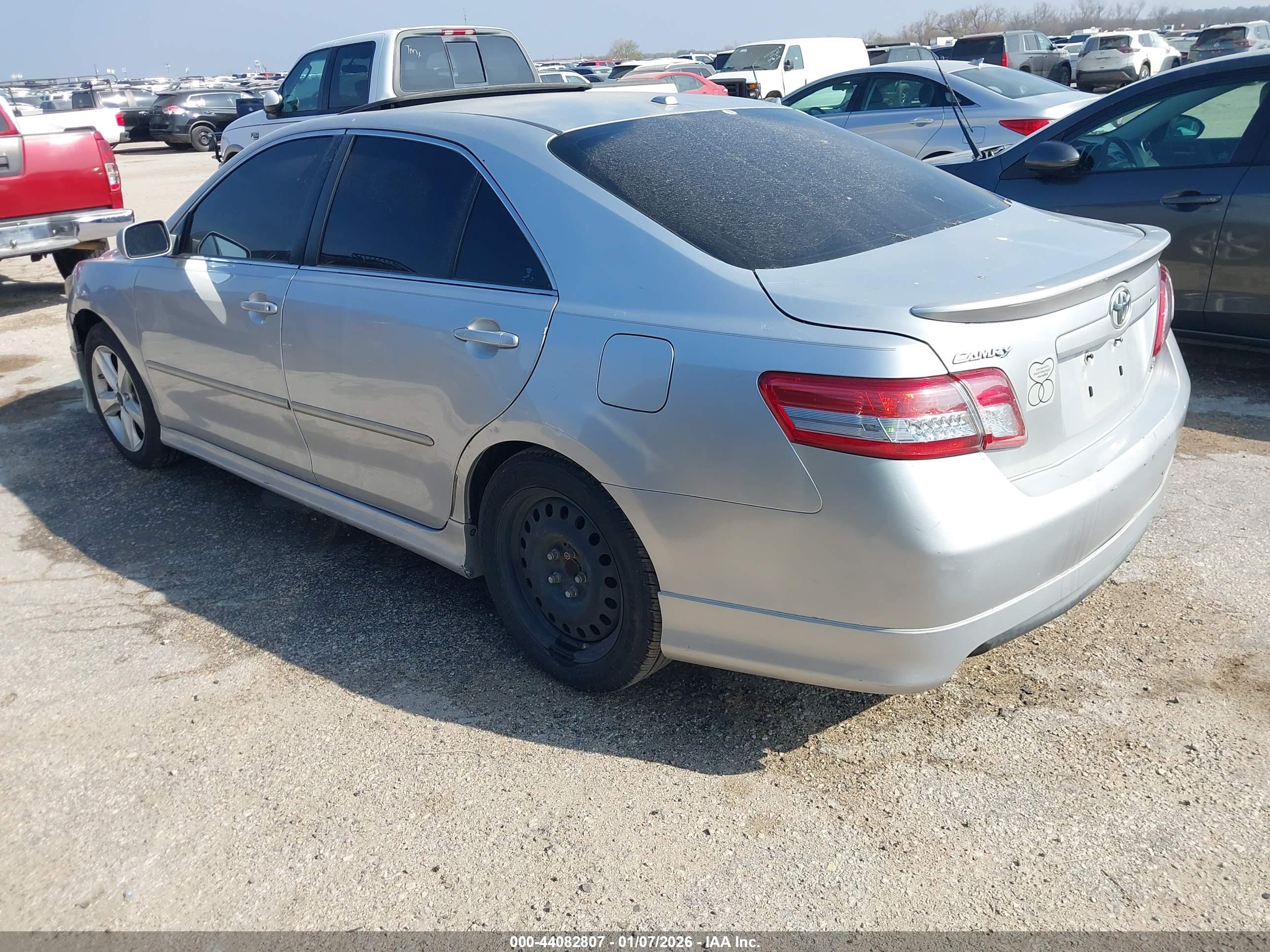 TOYOTA CAMRY image 3