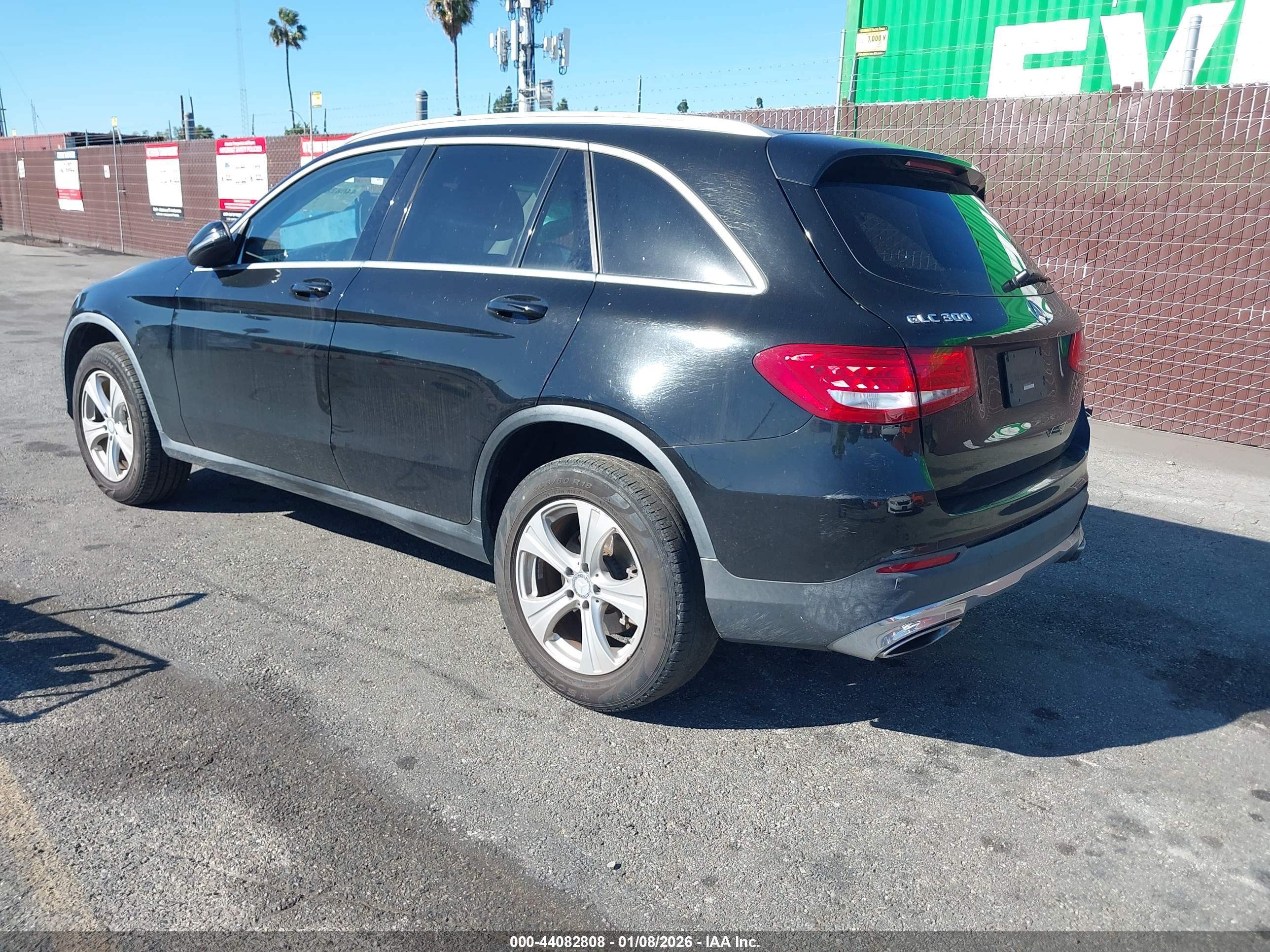 MERCEDES-BENZ GLC image 3