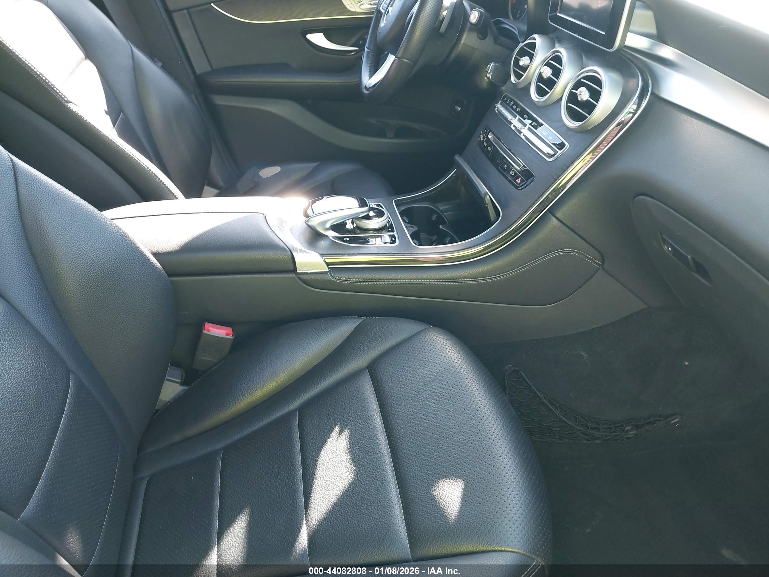 MERCEDES-BENZ GLC image 5