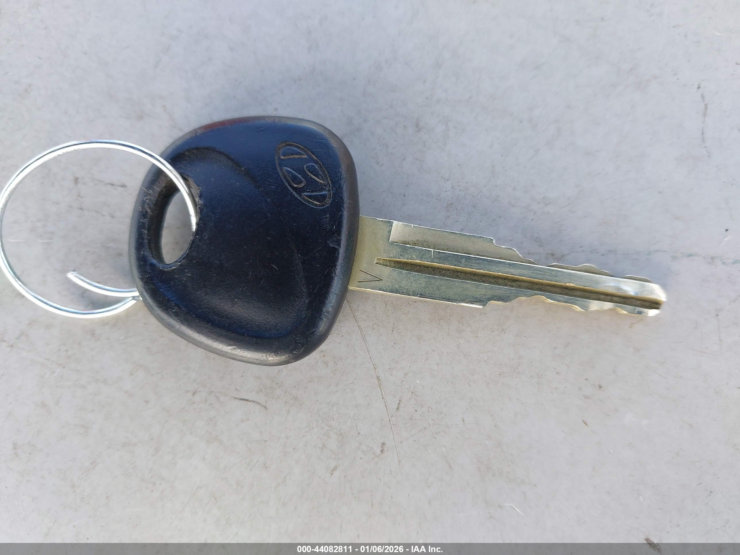 HYUNDAI ACCENT image 11