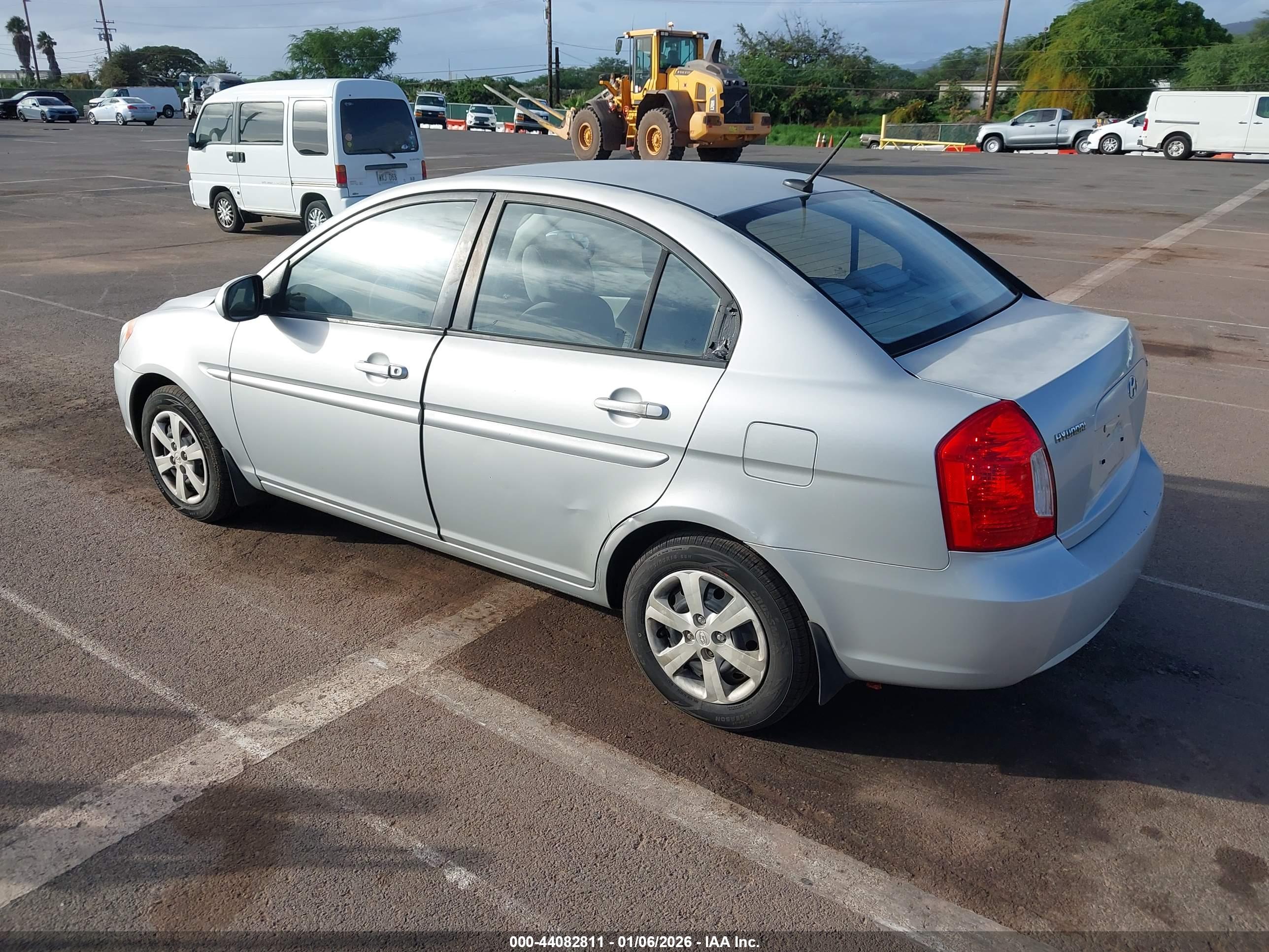 HYUNDAI ACCENT image 3